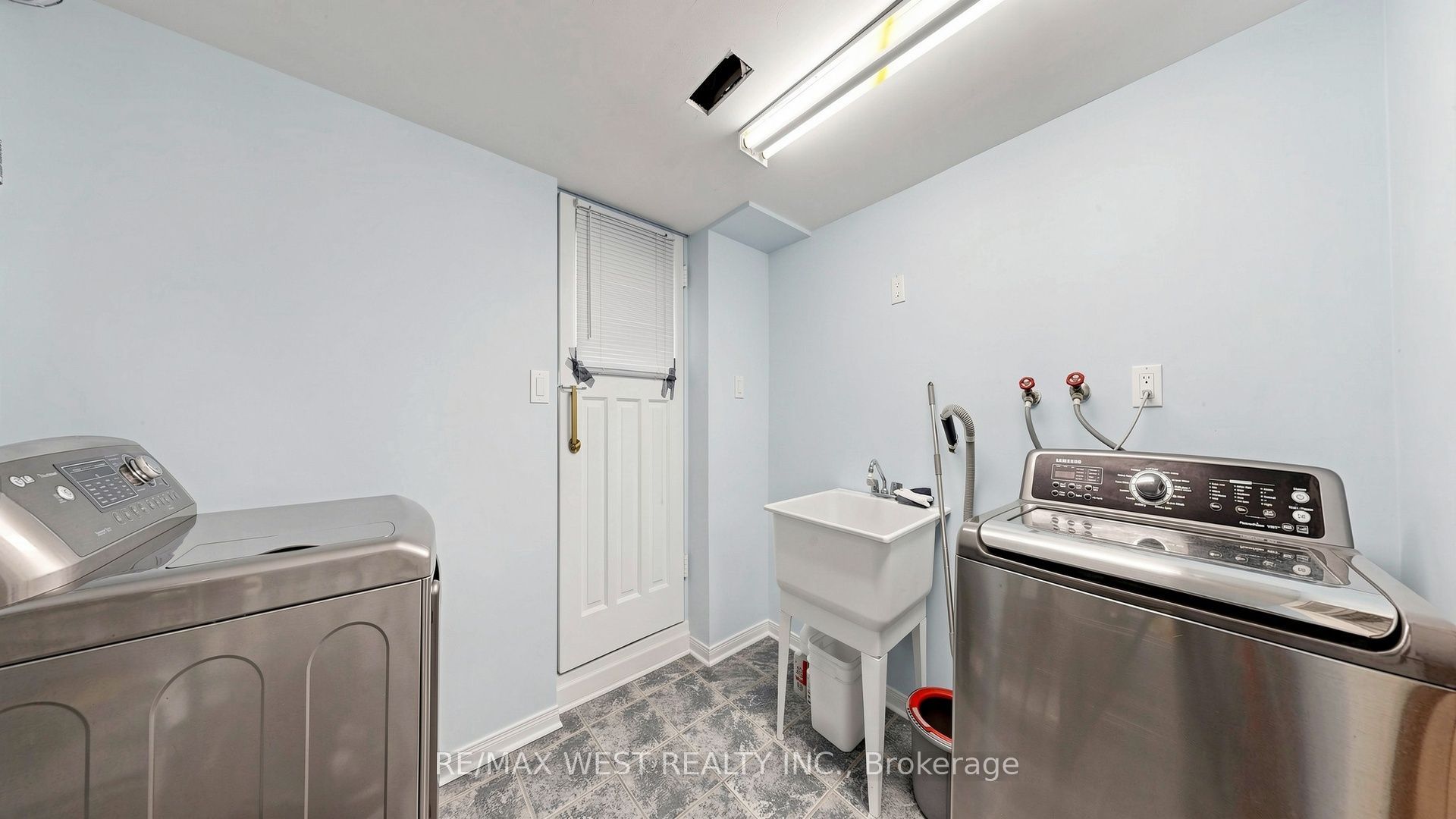 32 Allonsius Drive Property Photo 37