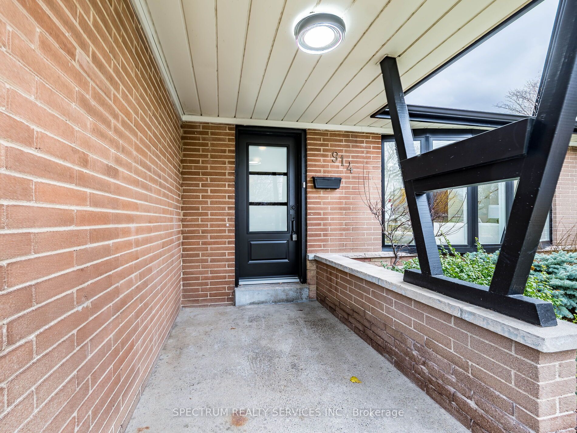 914 Francis Road Property Photo 5