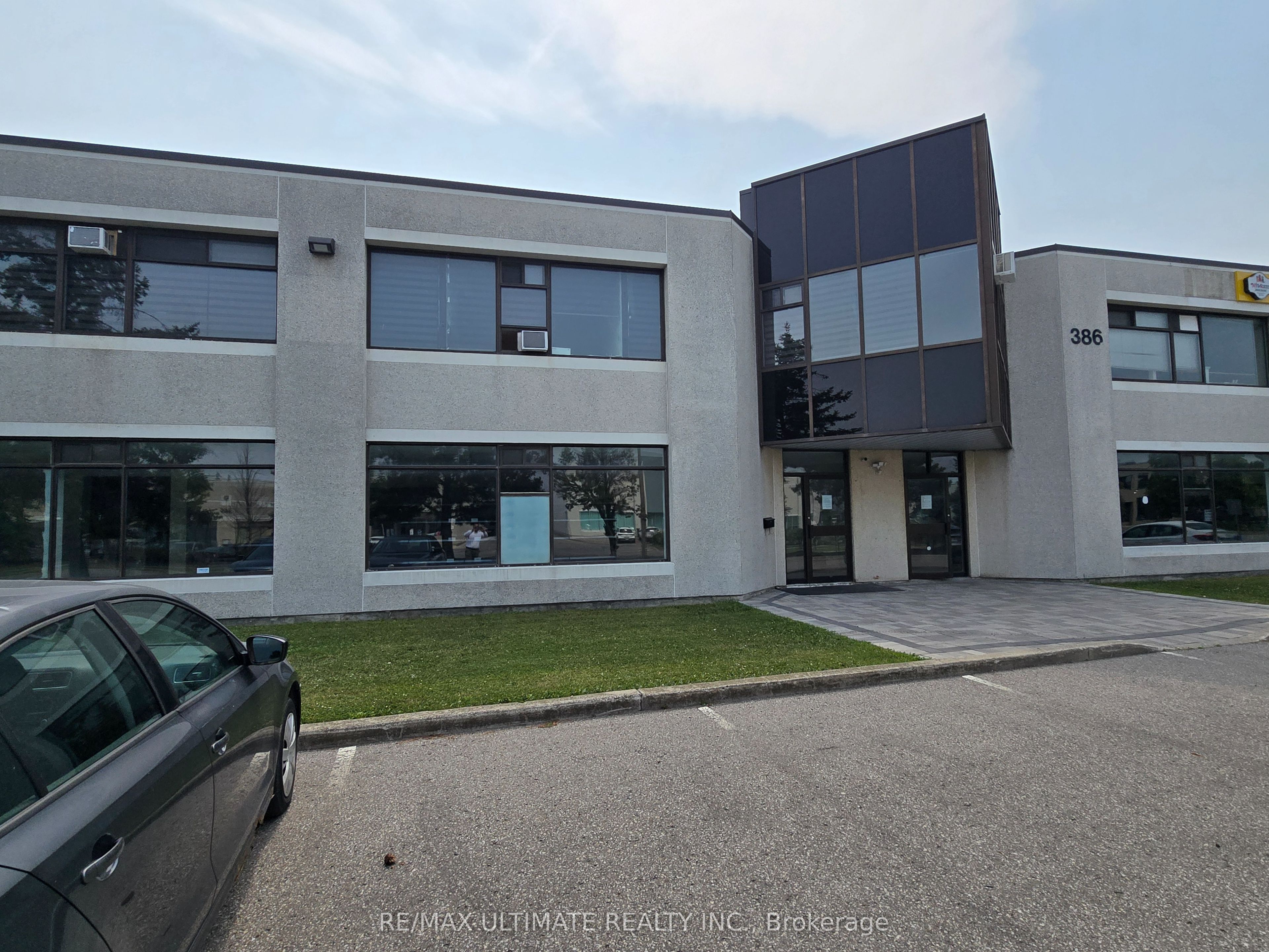 386 Deerhurst Drive A Property Photo 2
