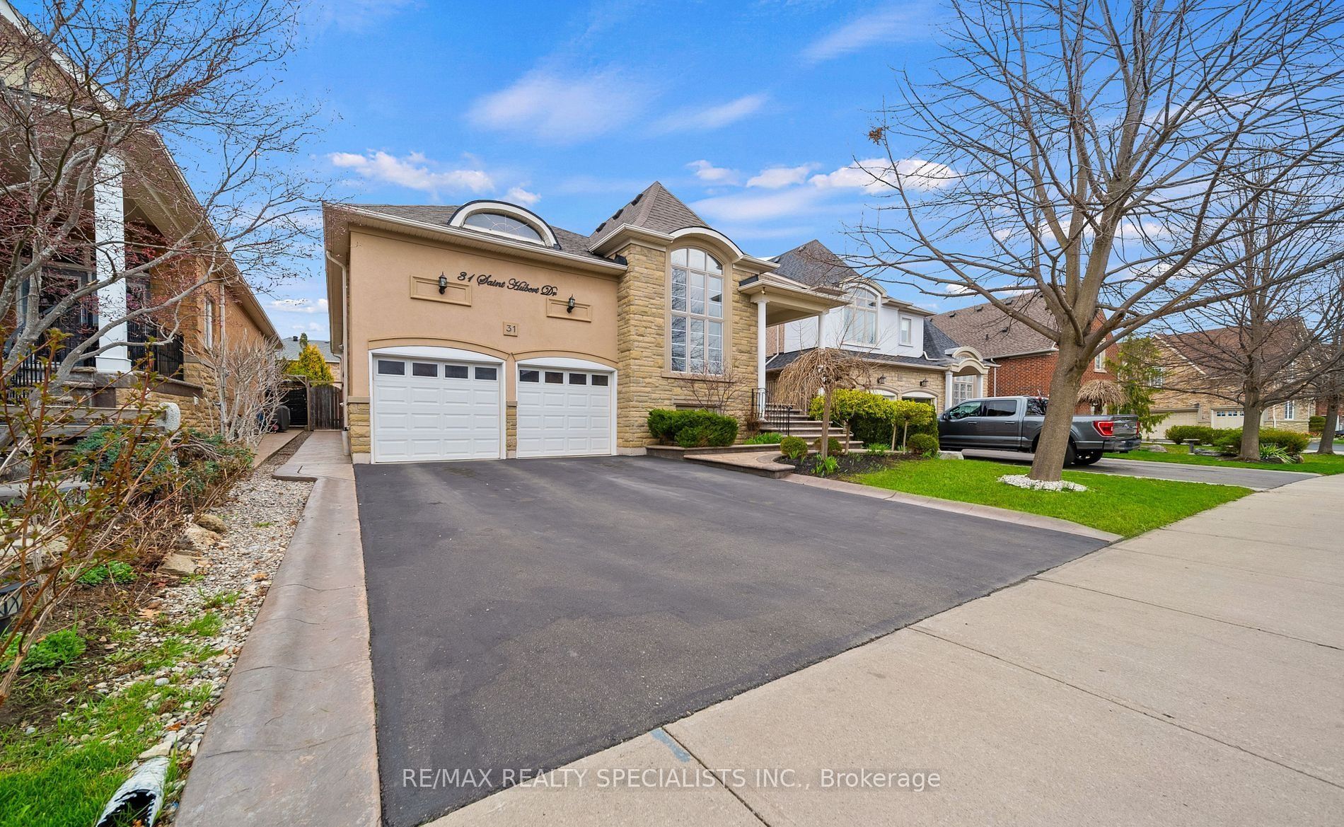 31 Saint Hubert Drive Property Photo 1