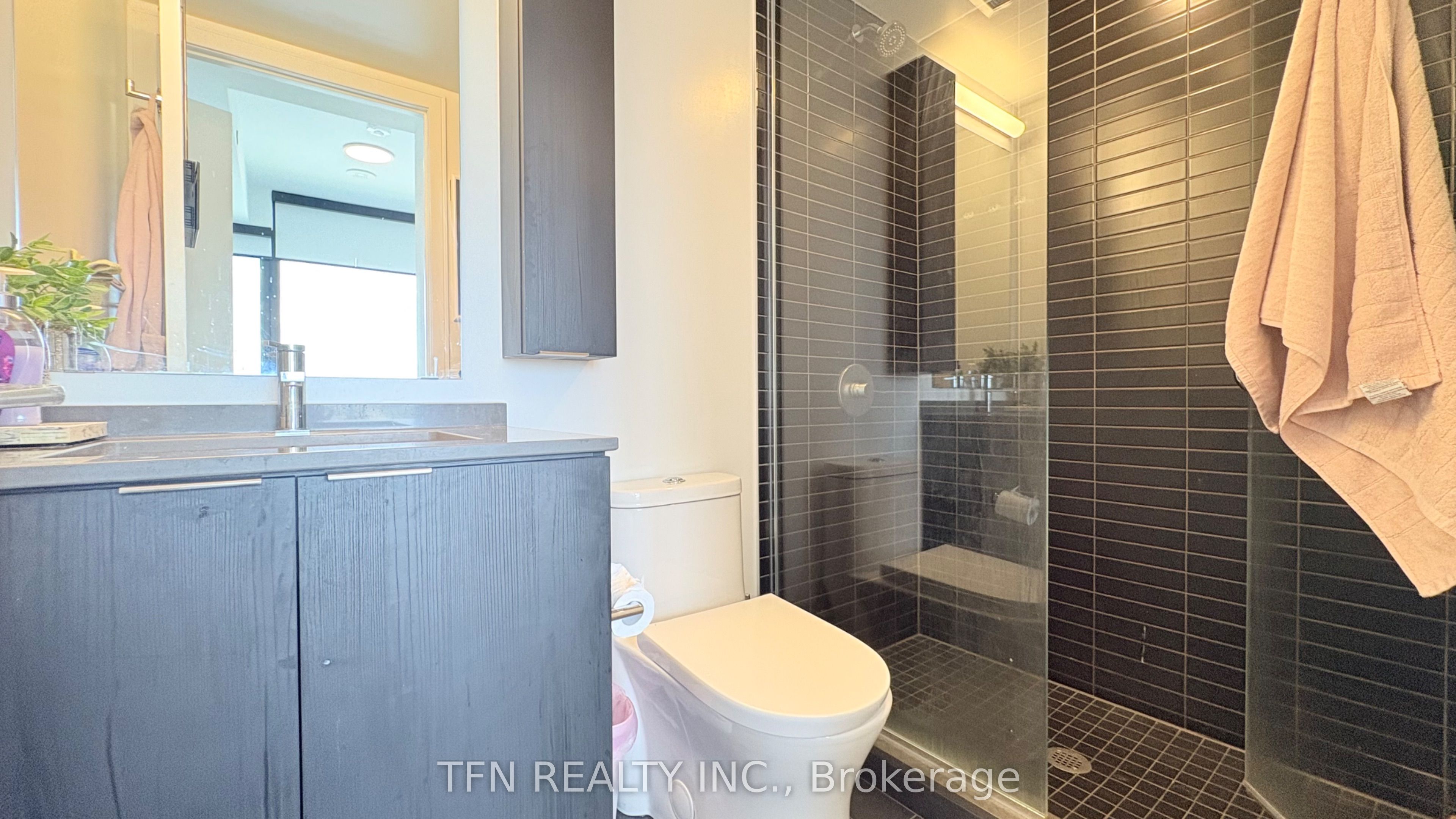 86 Dundas Street E 1611 Property Photo 5