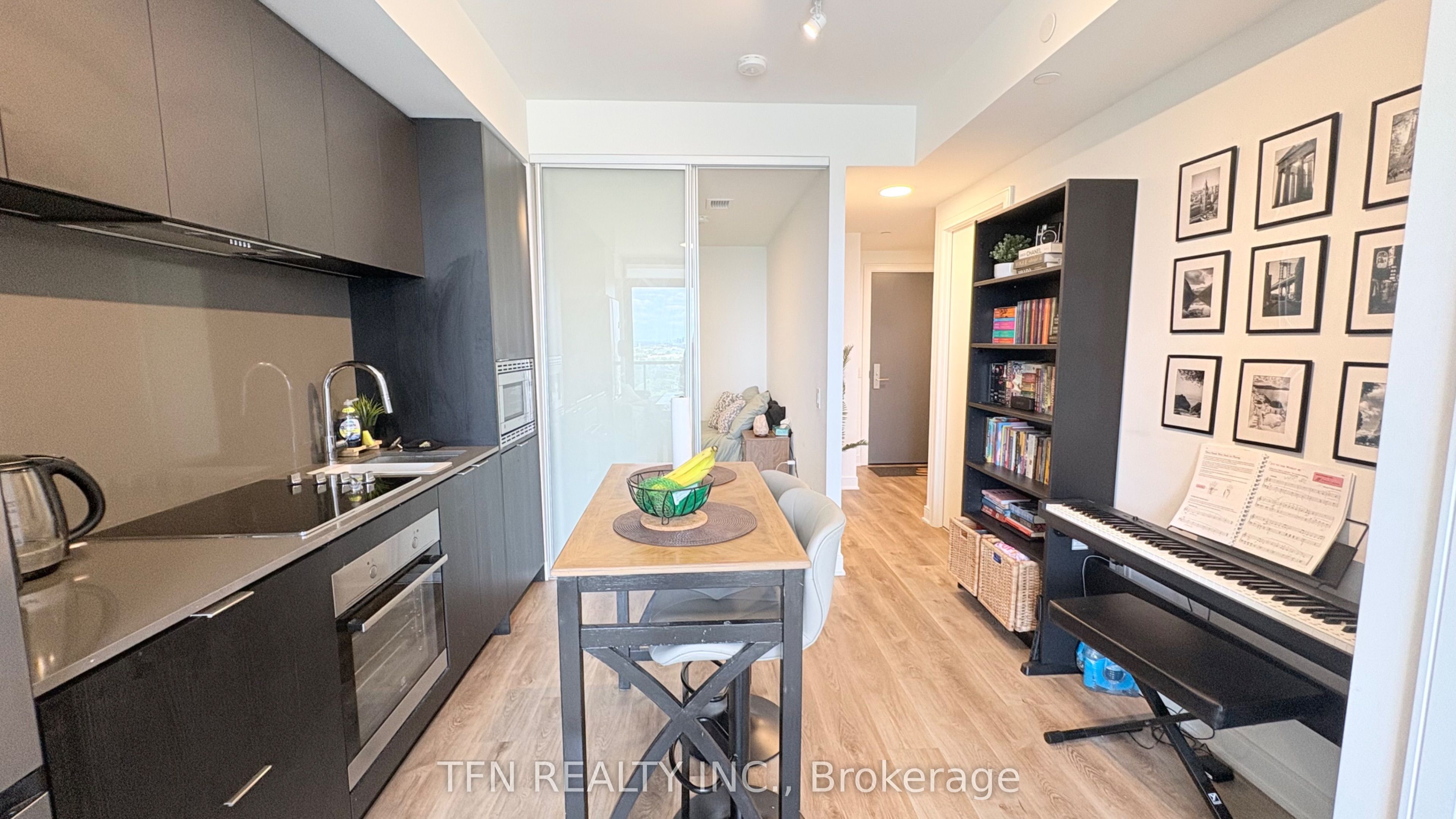 86 Dundas Street E 1611 Property Photo 6