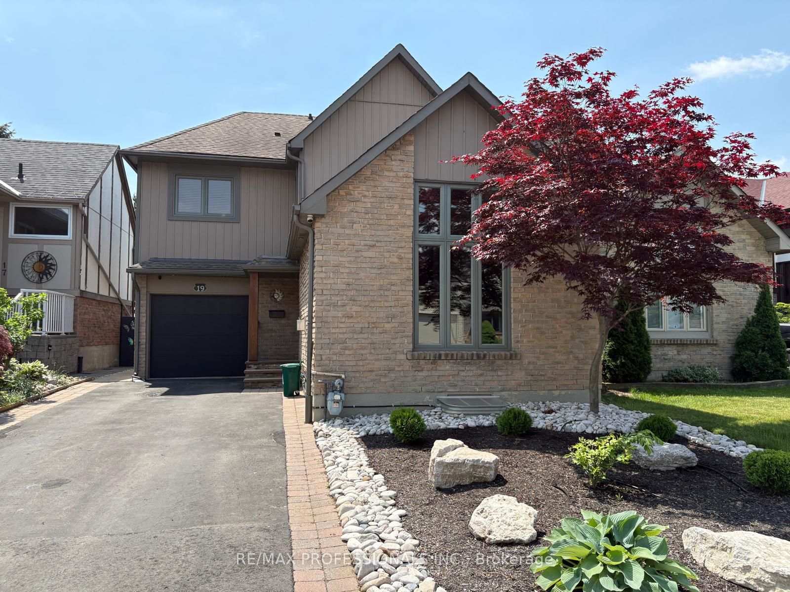 19 Elmbrook Crescent Lower Property Photo 1