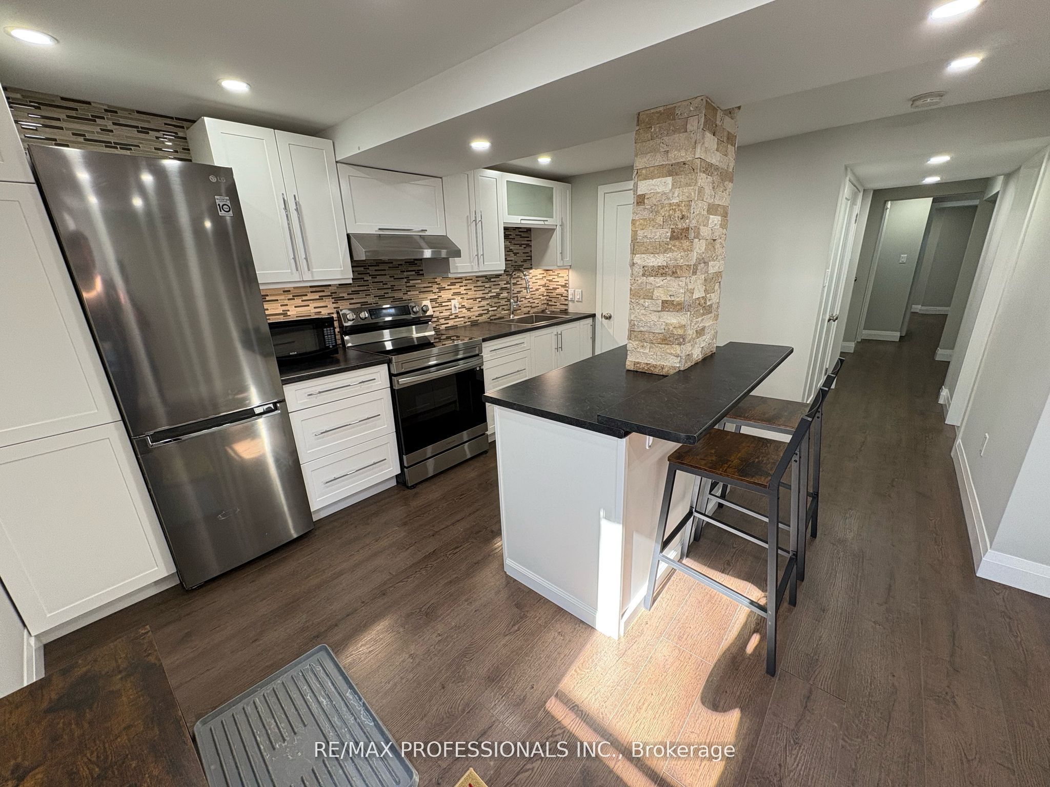 19 Elmbrook Crescent Lower Property Photo 3