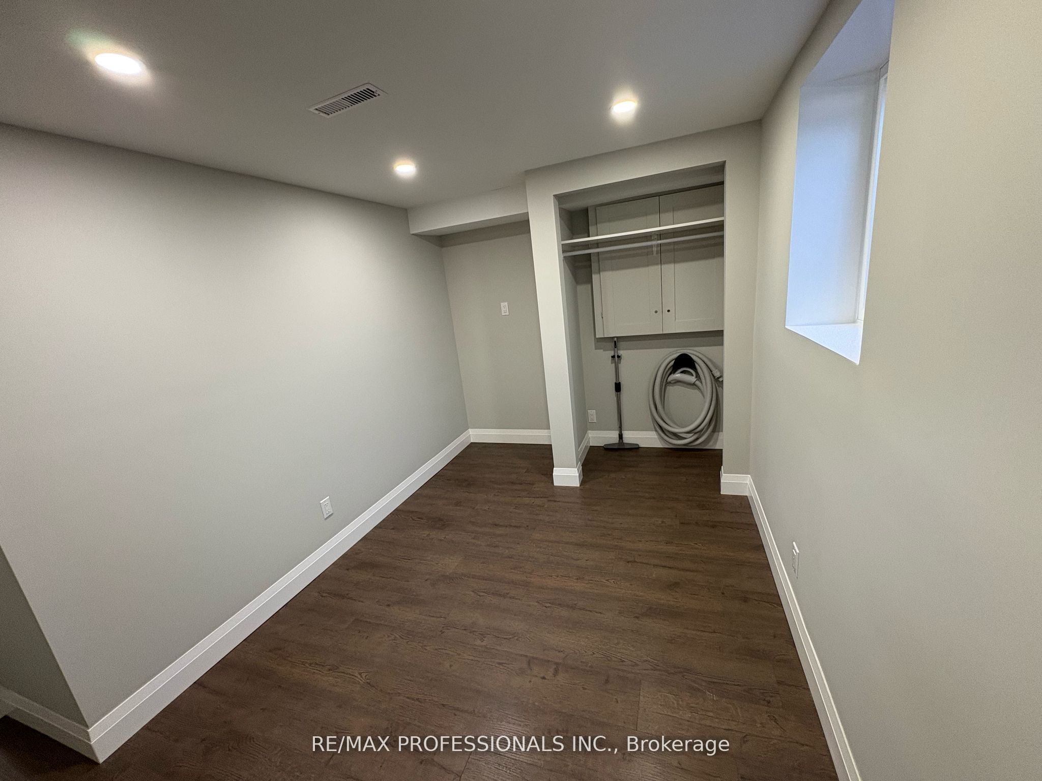 19 Elmbrook Crescent Lower Property Photo 12