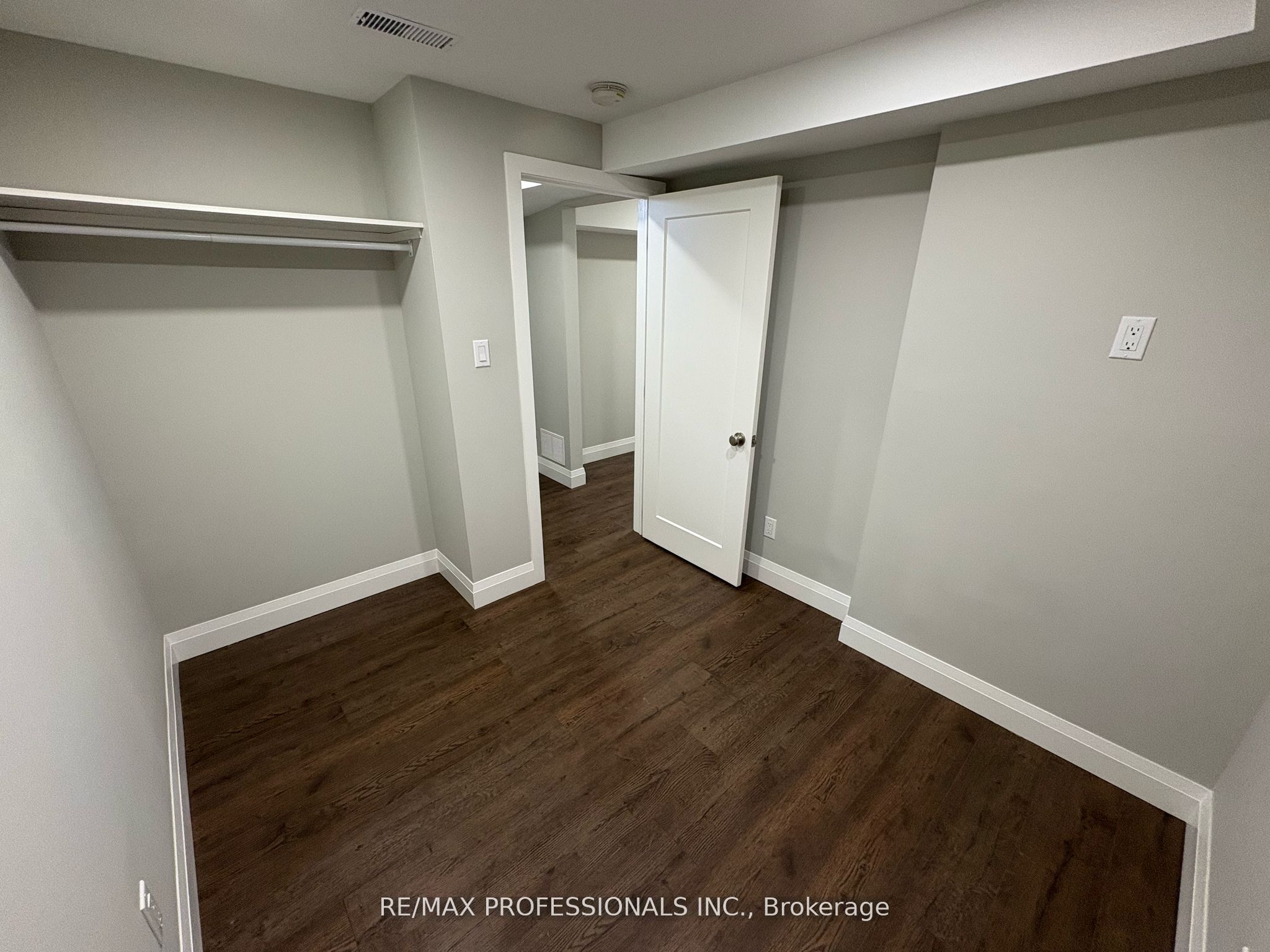 19 Elmbrook Crescent Lower Property Photo 14