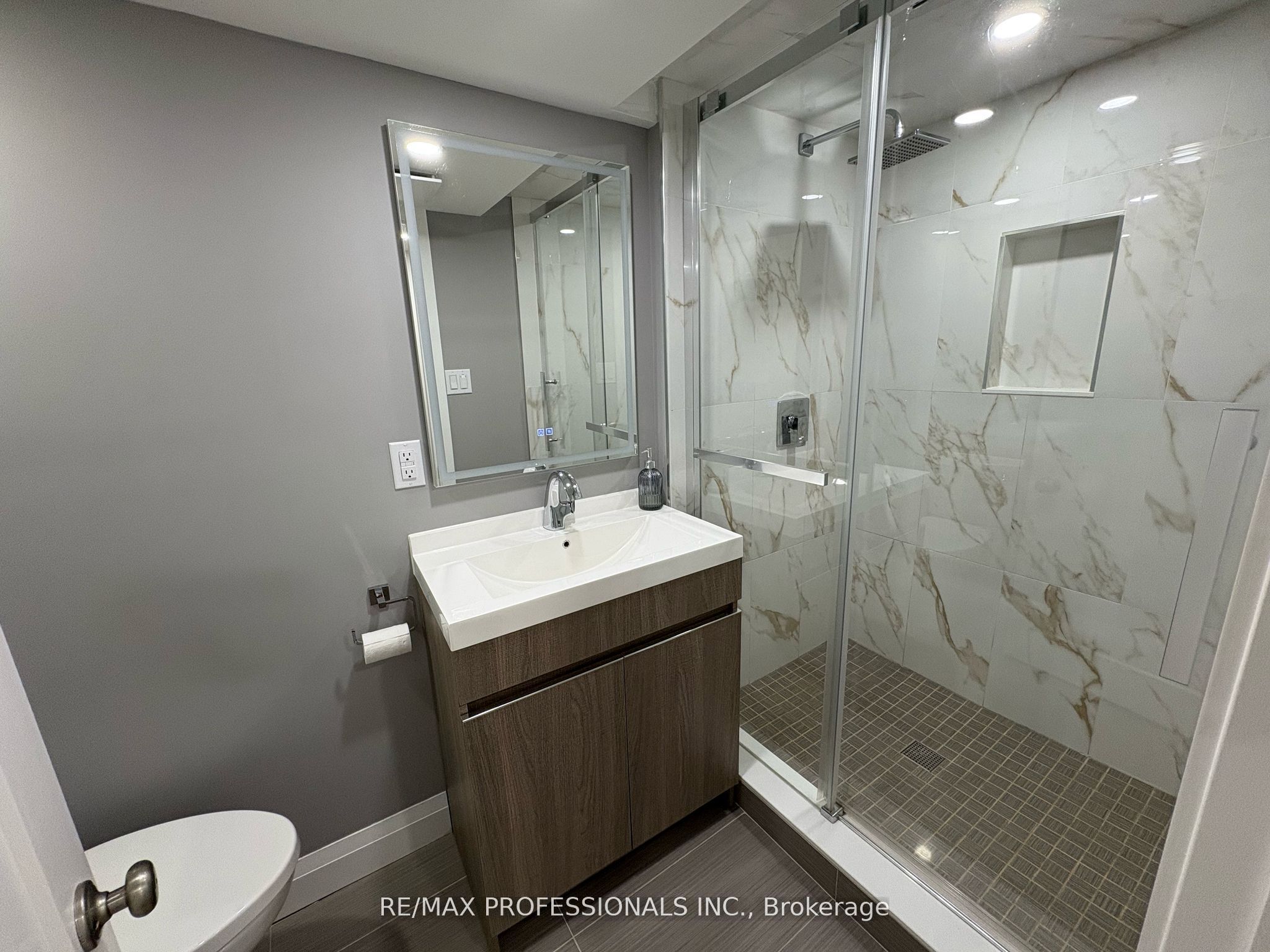 19 Elmbrook Crescent Lower Property Photo 15