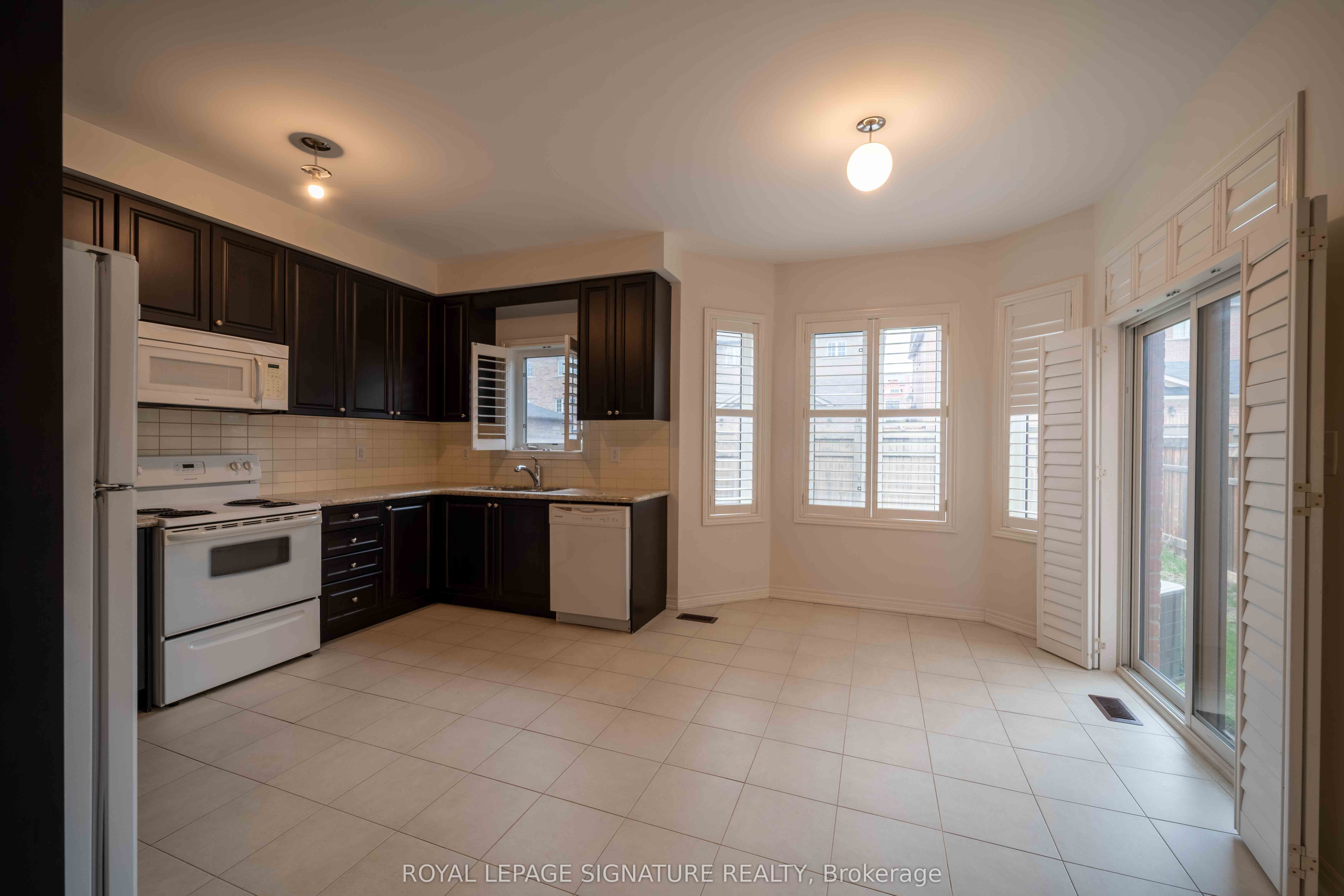 5570 Meadowcrest Avenue Property Photo 8