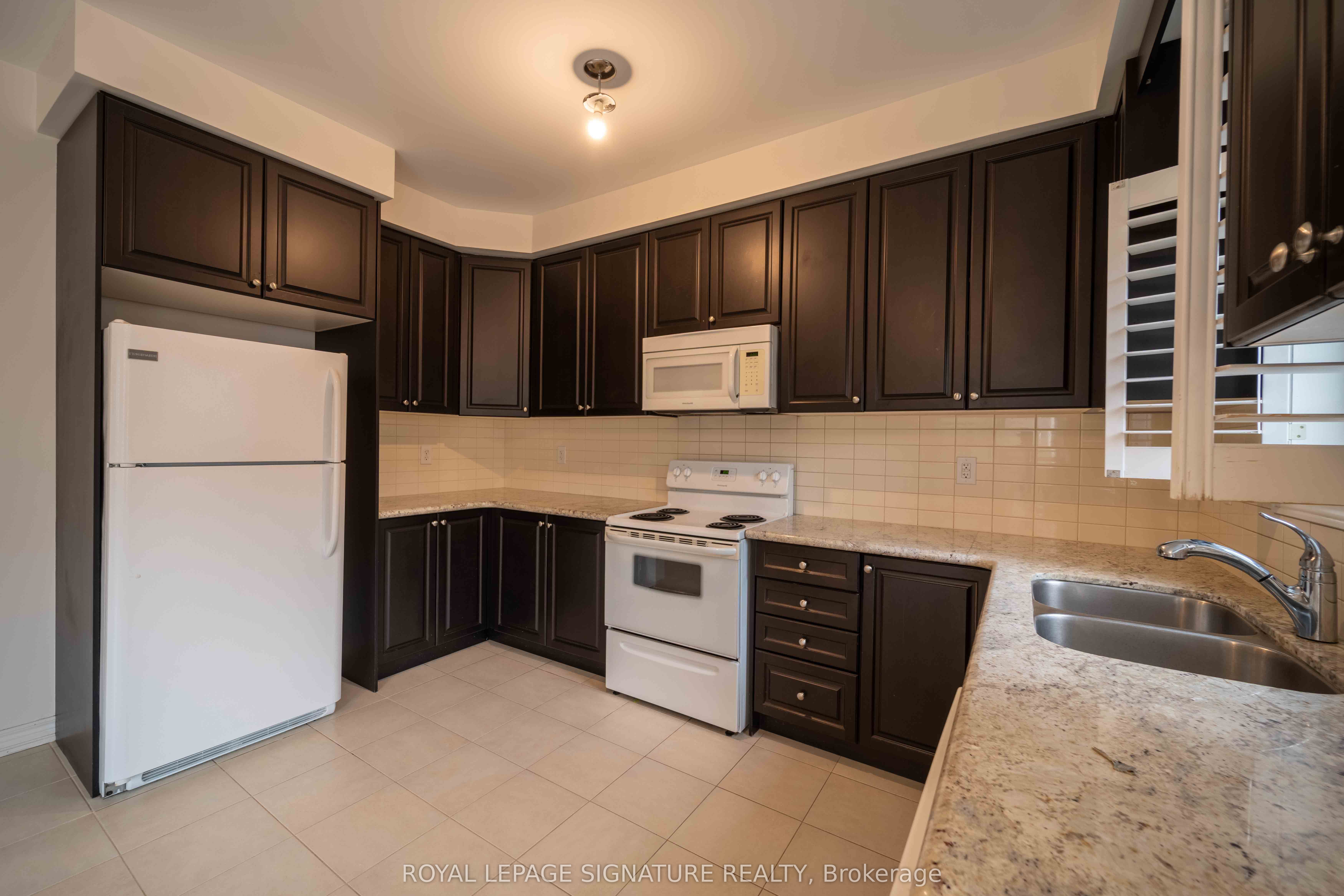 5570 Meadowcrest Avenue Property Photo 10
