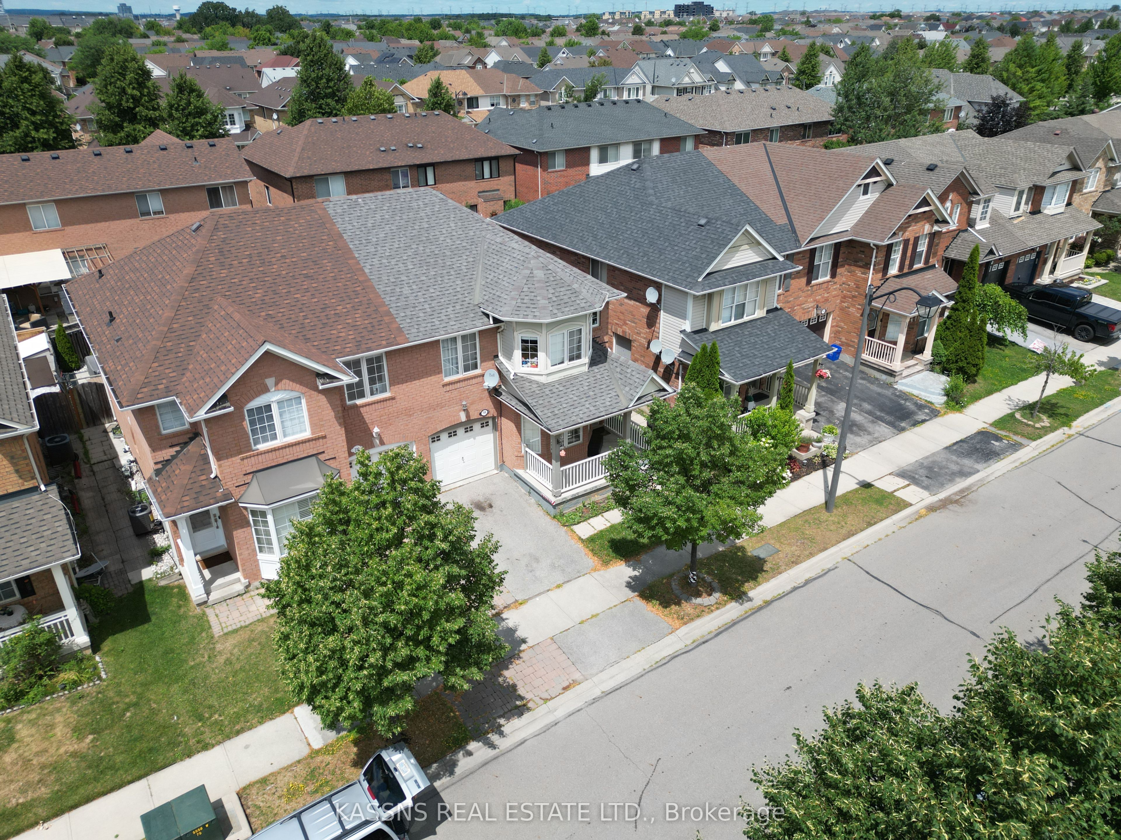 718 Irving Terrace Property Photo 1