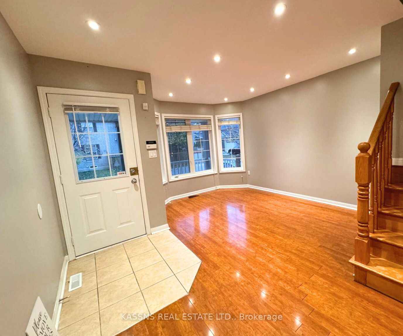 718 Irving Terrace Property Photo 5