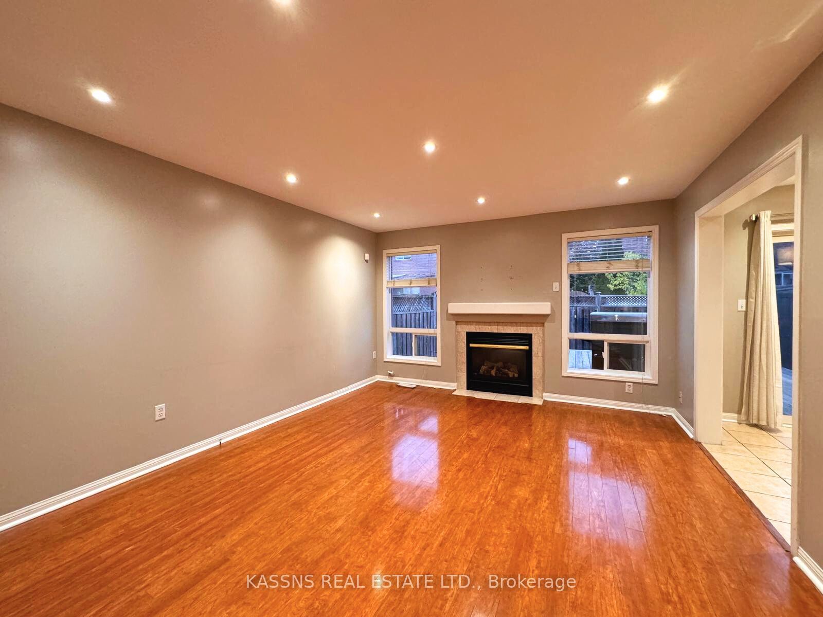 718 Irving Terrace Property Photo 8
