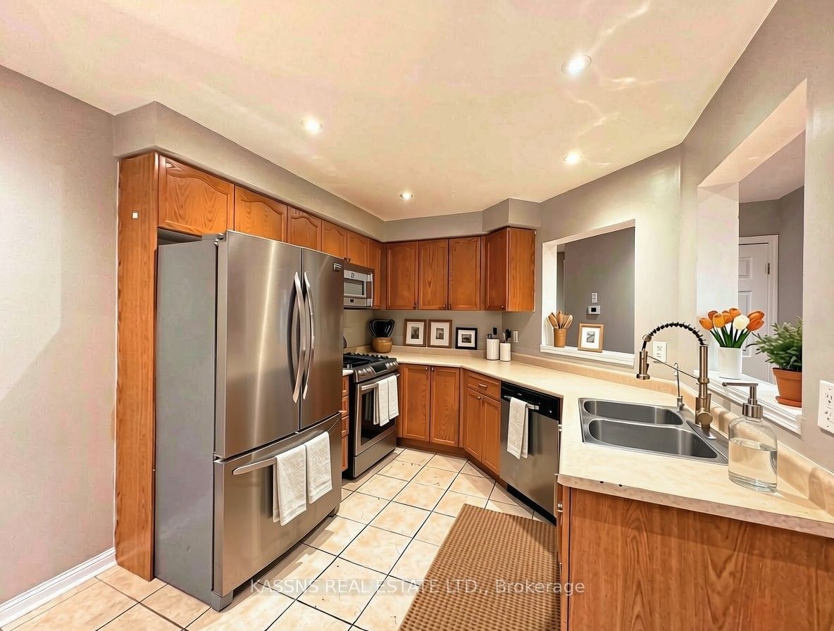 718 Irving Terrace Property Photo 10