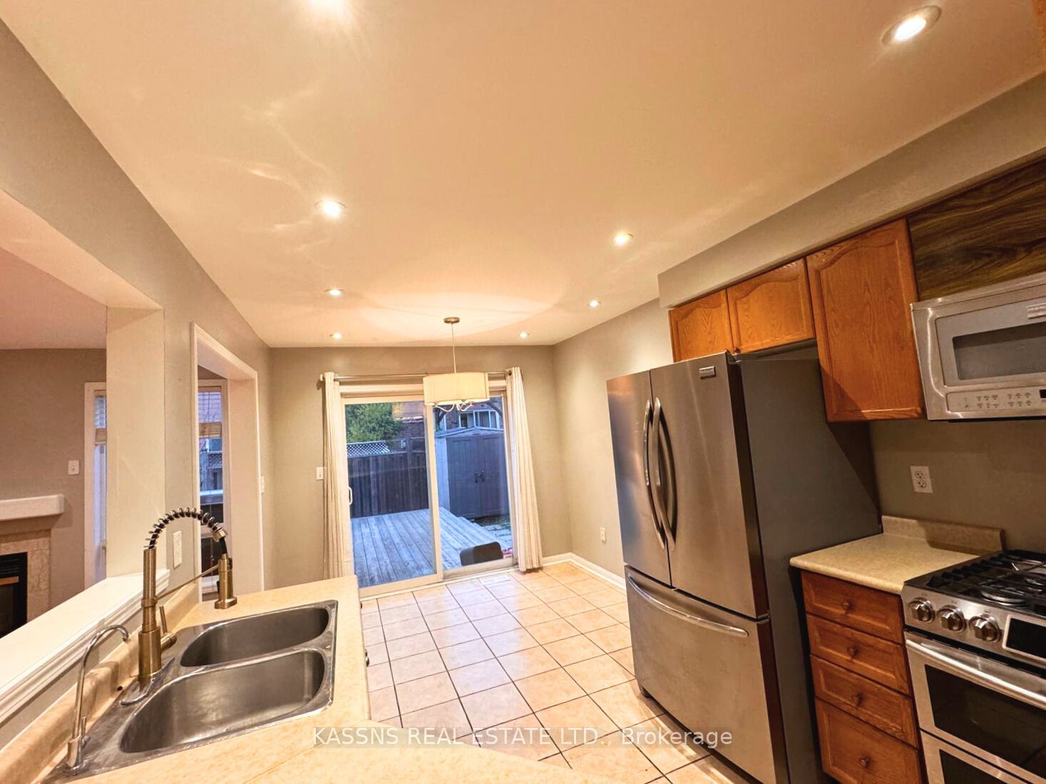 718 Irving Terrace Property Photo 11