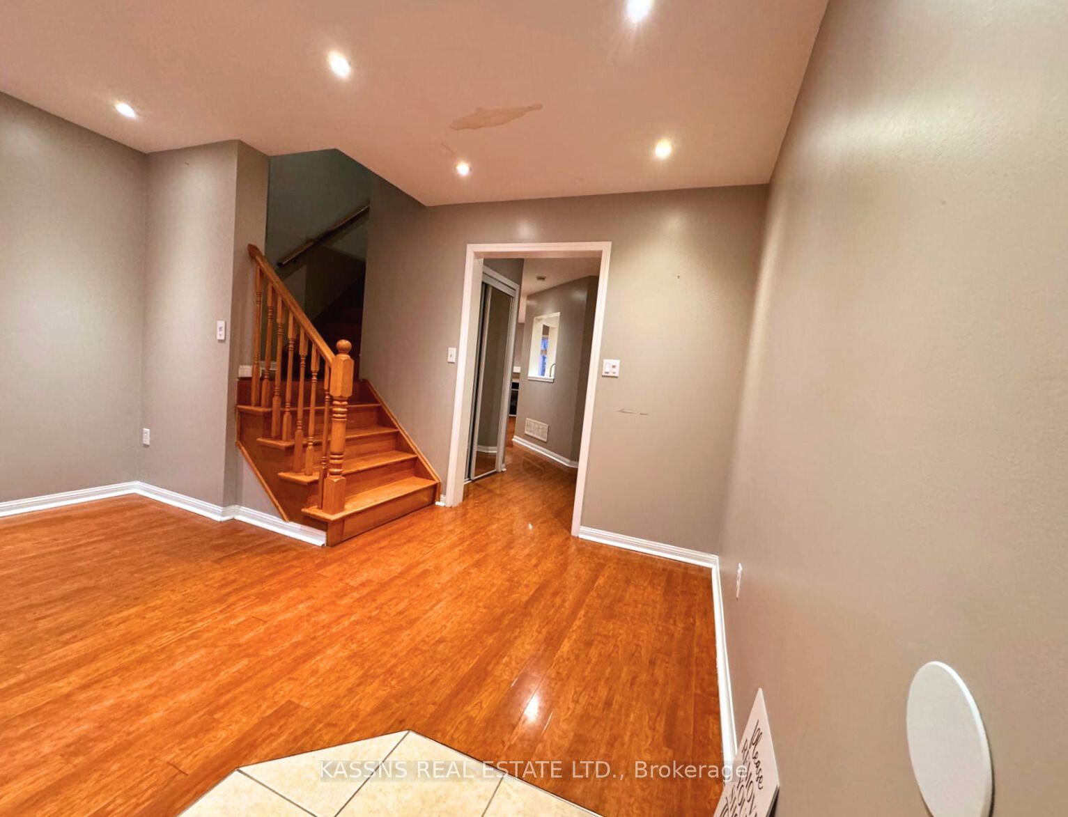 718 Irving Terrace Property Photo 16