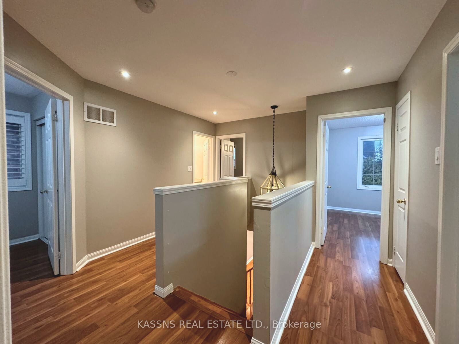 718 Irving Terrace Property Photo 17