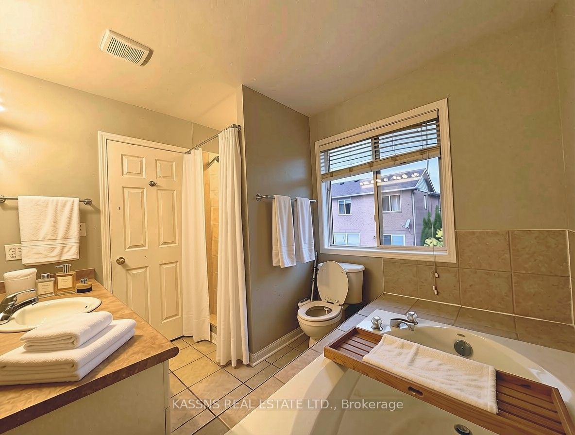 718 Irving Terrace Property Photo 23