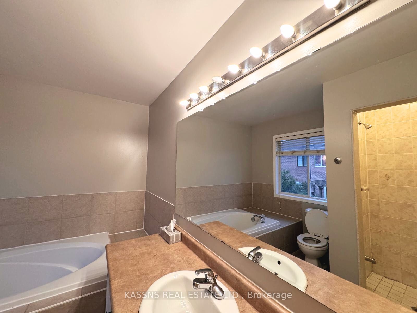 718 Irving Terrace Property Photo 25
