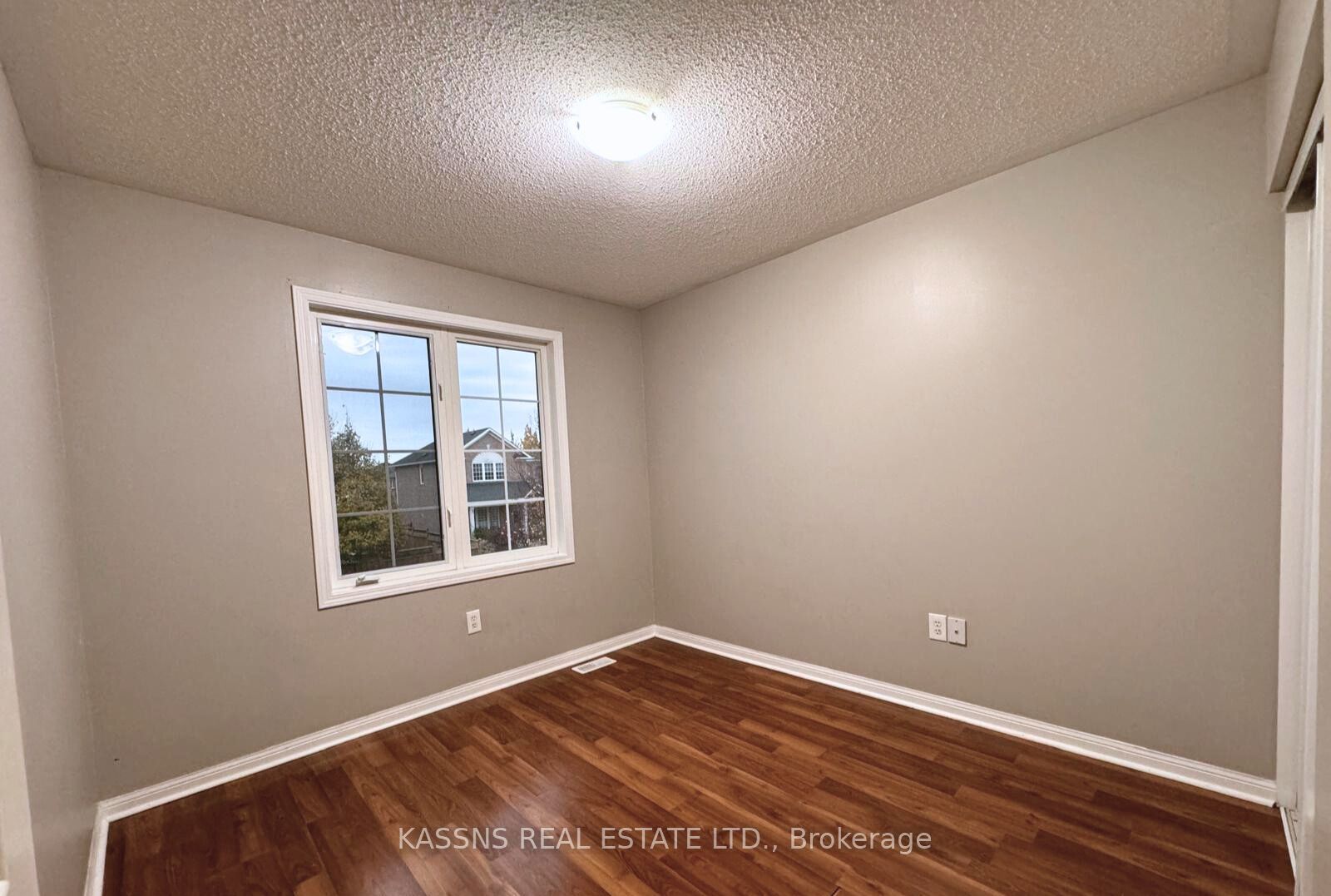 718 Irving Terrace Property Photo 26