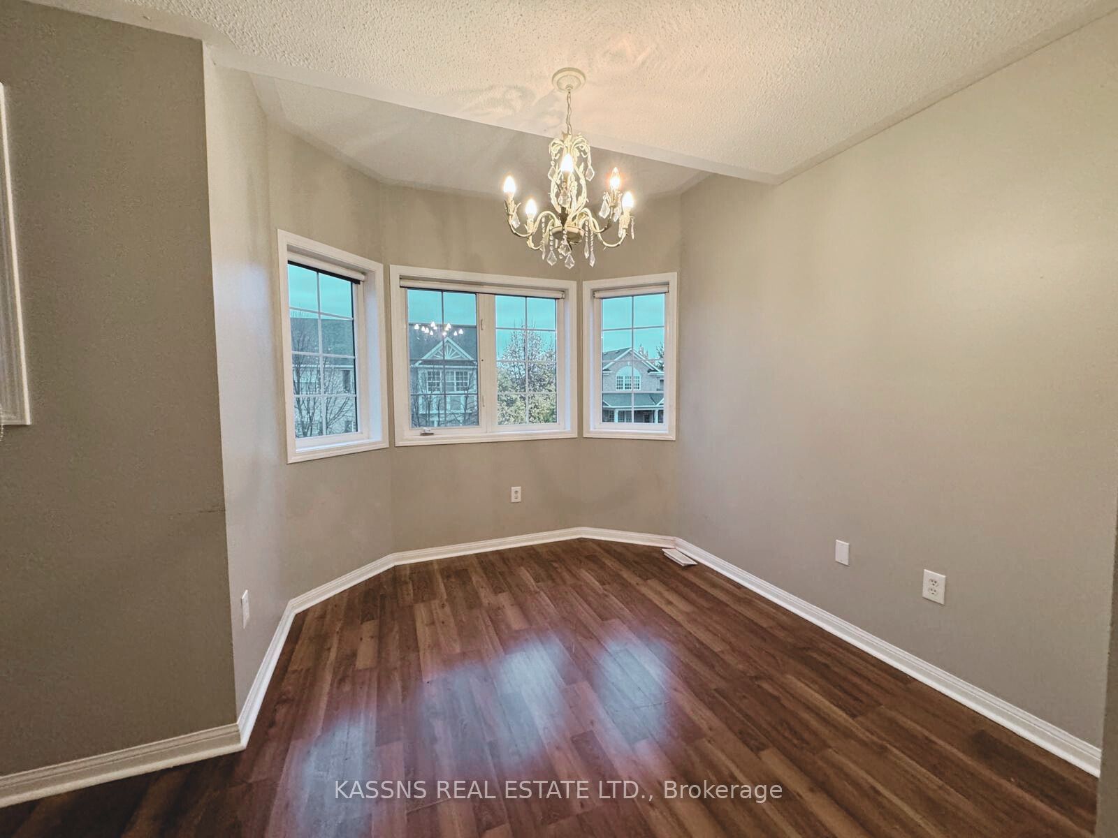 718 Irving Terrace Property Photo 28