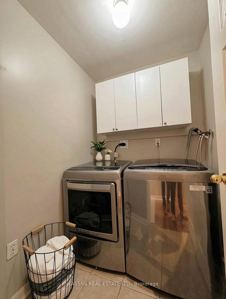718 Irving Terrace Property Photo 32