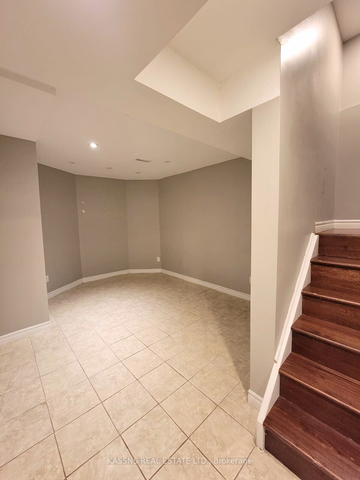 718 Irving Terrace Property Photo 34