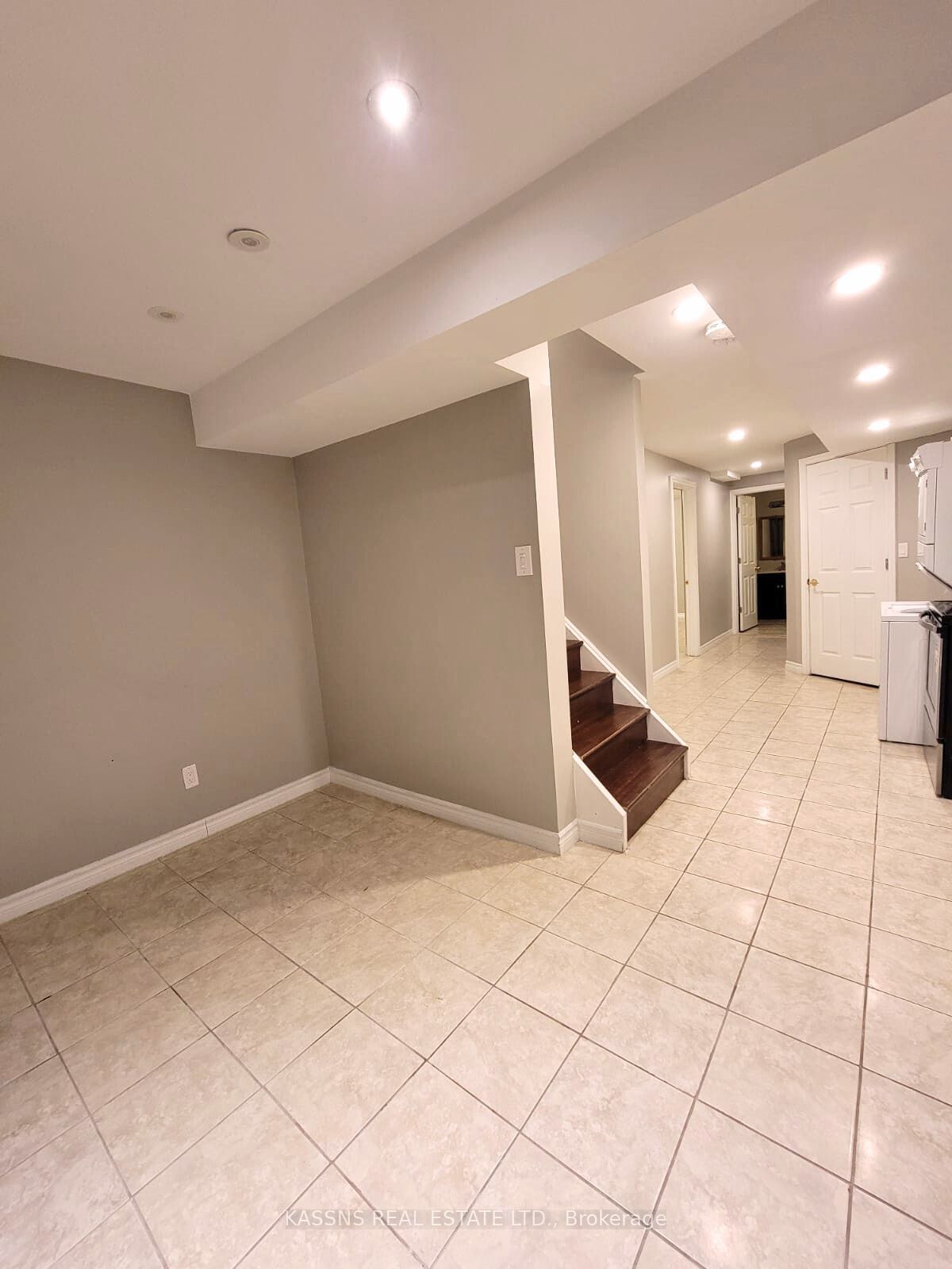718 Irving Terrace Property Photo 36