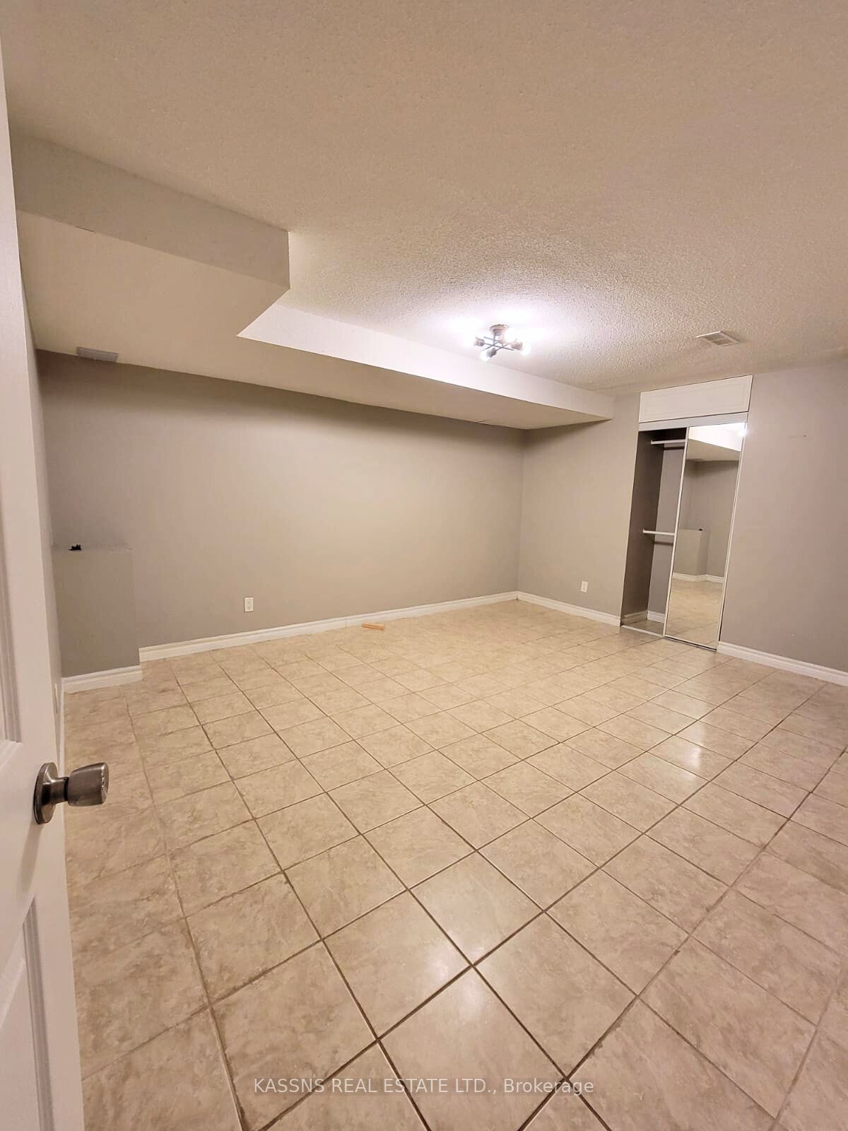 718 Irving Terrace Property Photo 41
