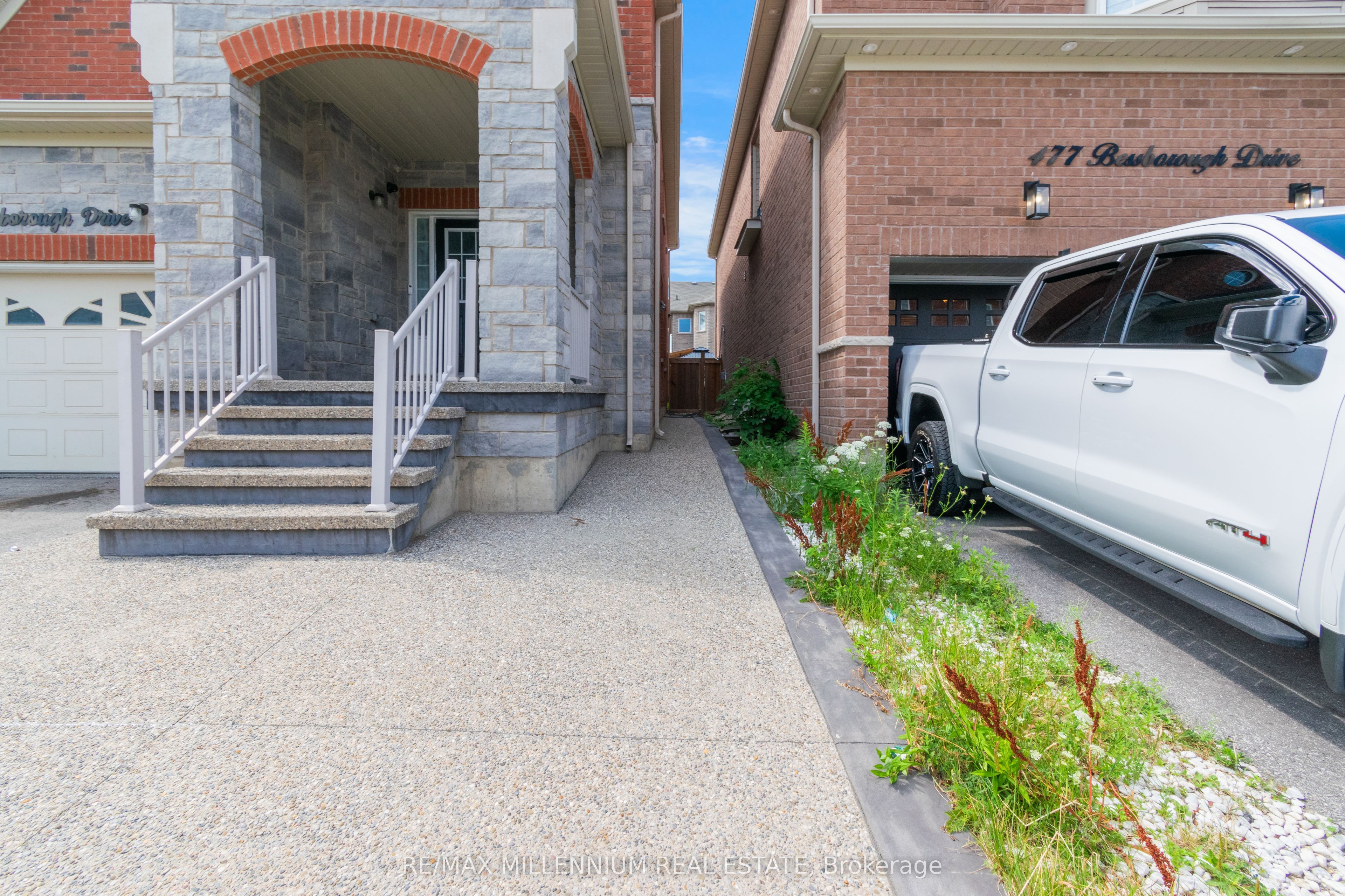 481 Bessborough Drive Property Photo 4