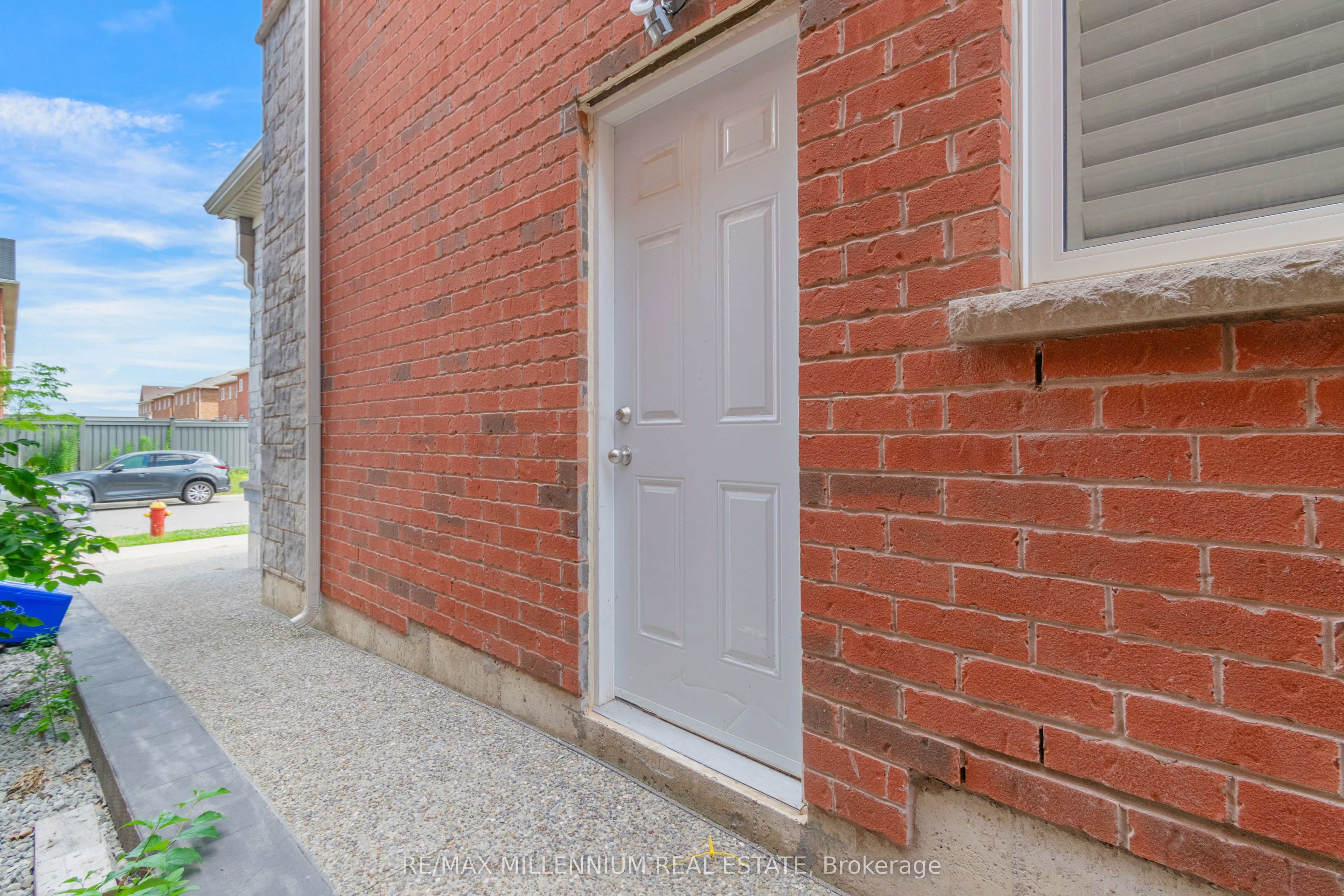481 Bessborough Drive Property Photo 6