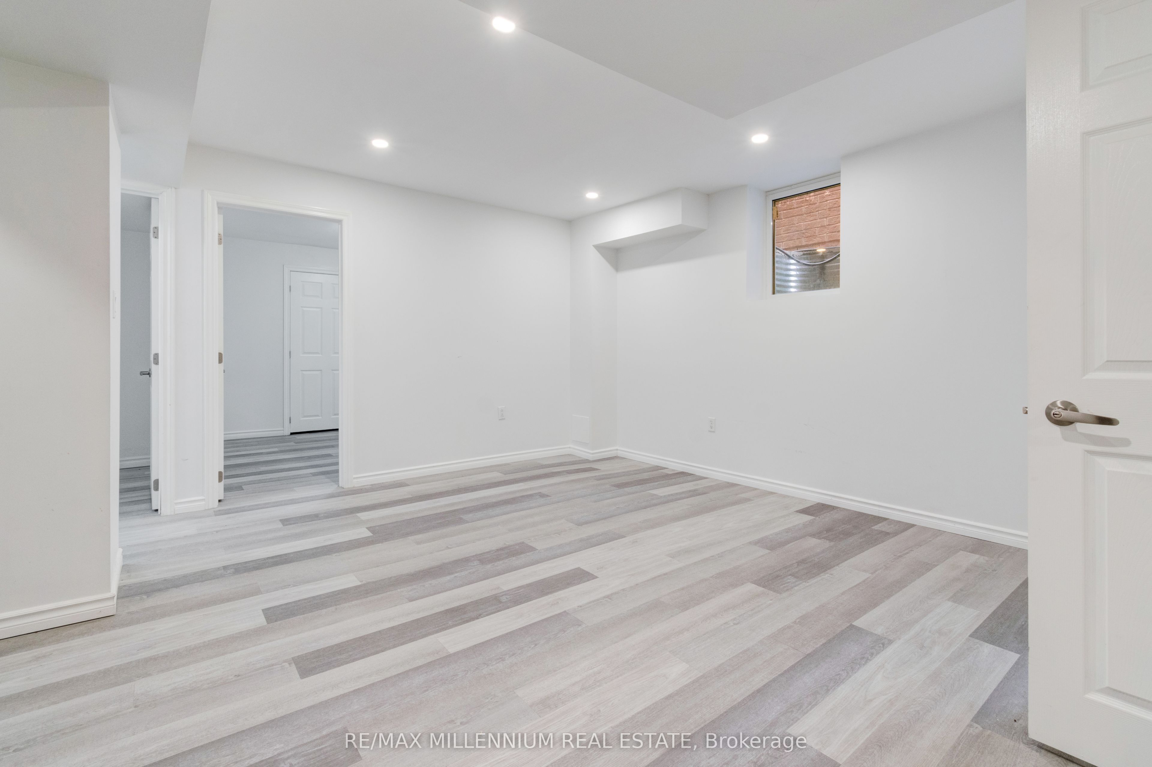 481 Bessborough Drive Property Photo 11