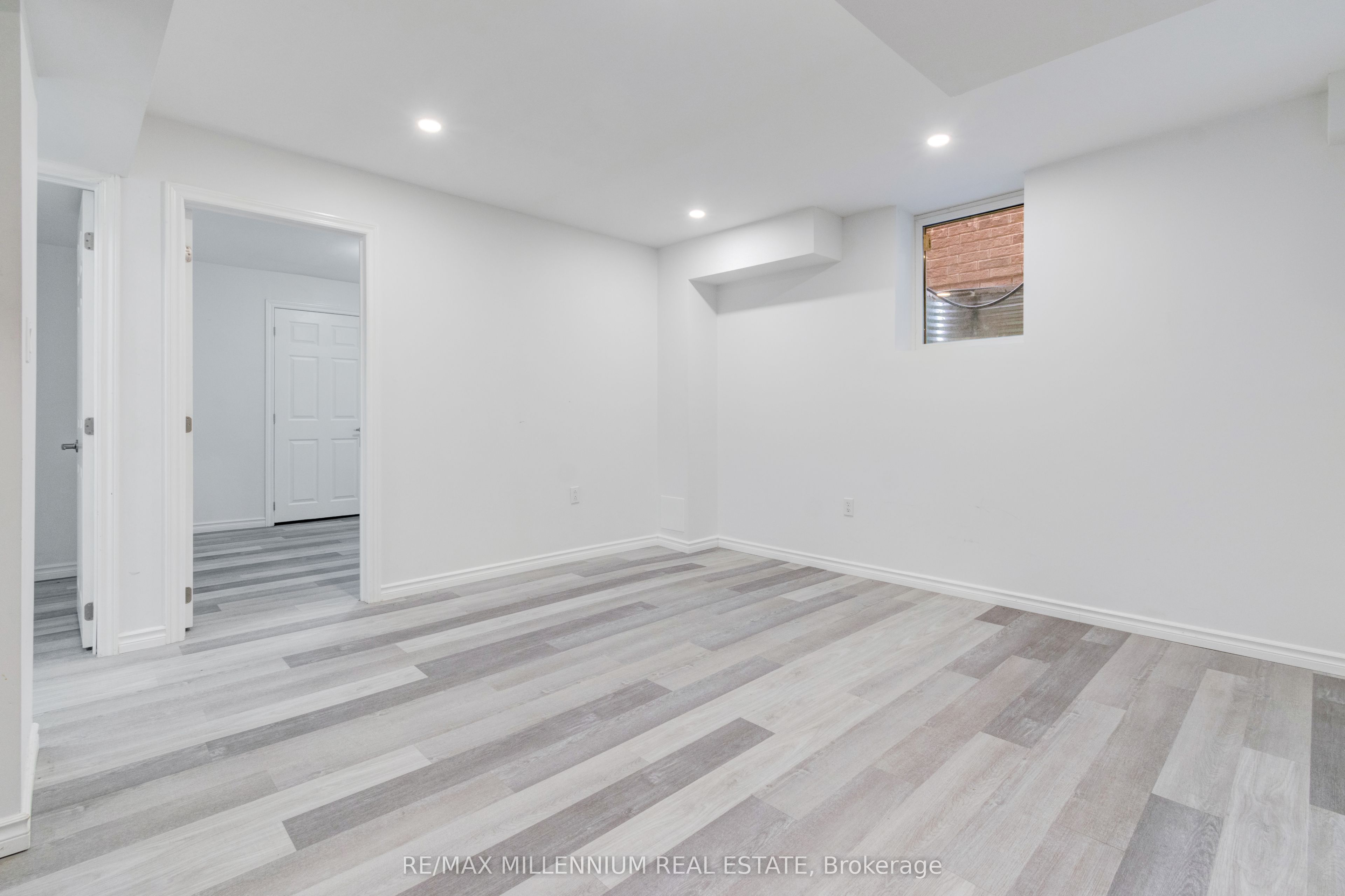 481 Bessborough Drive Property Photo 12