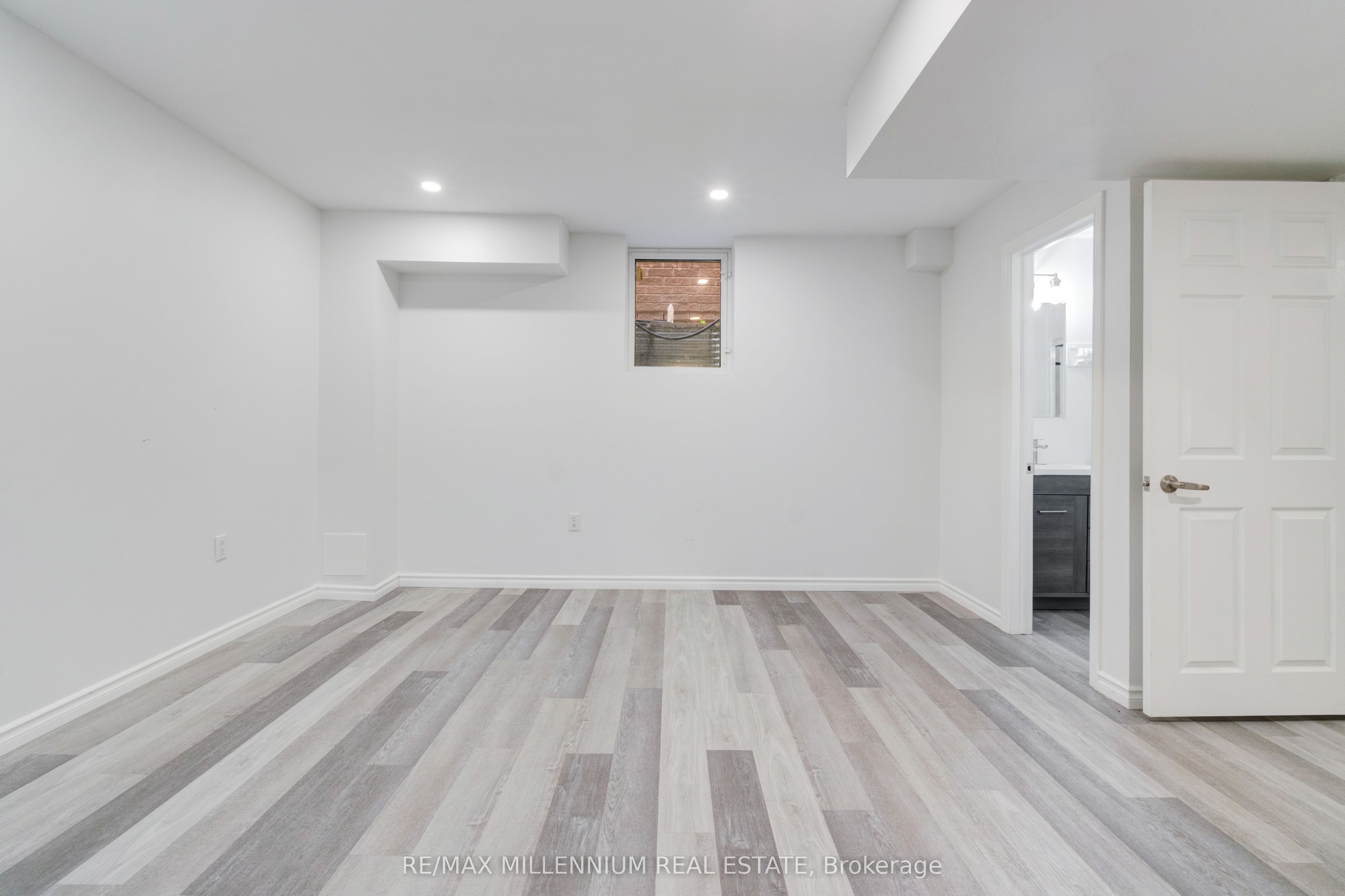 481 Bessborough Drive Property Photo 13
