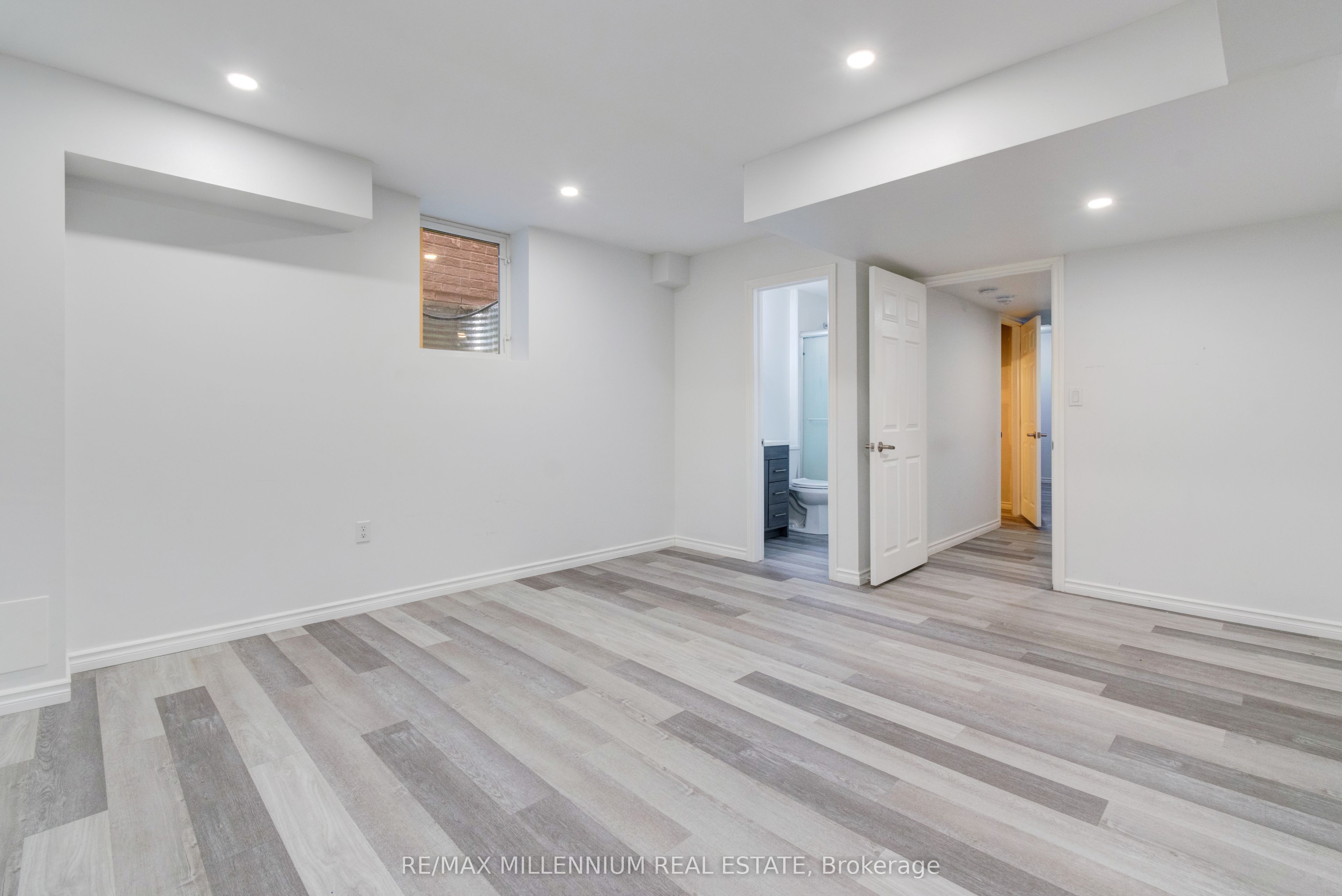 481 Bessborough Drive Property Photo 16