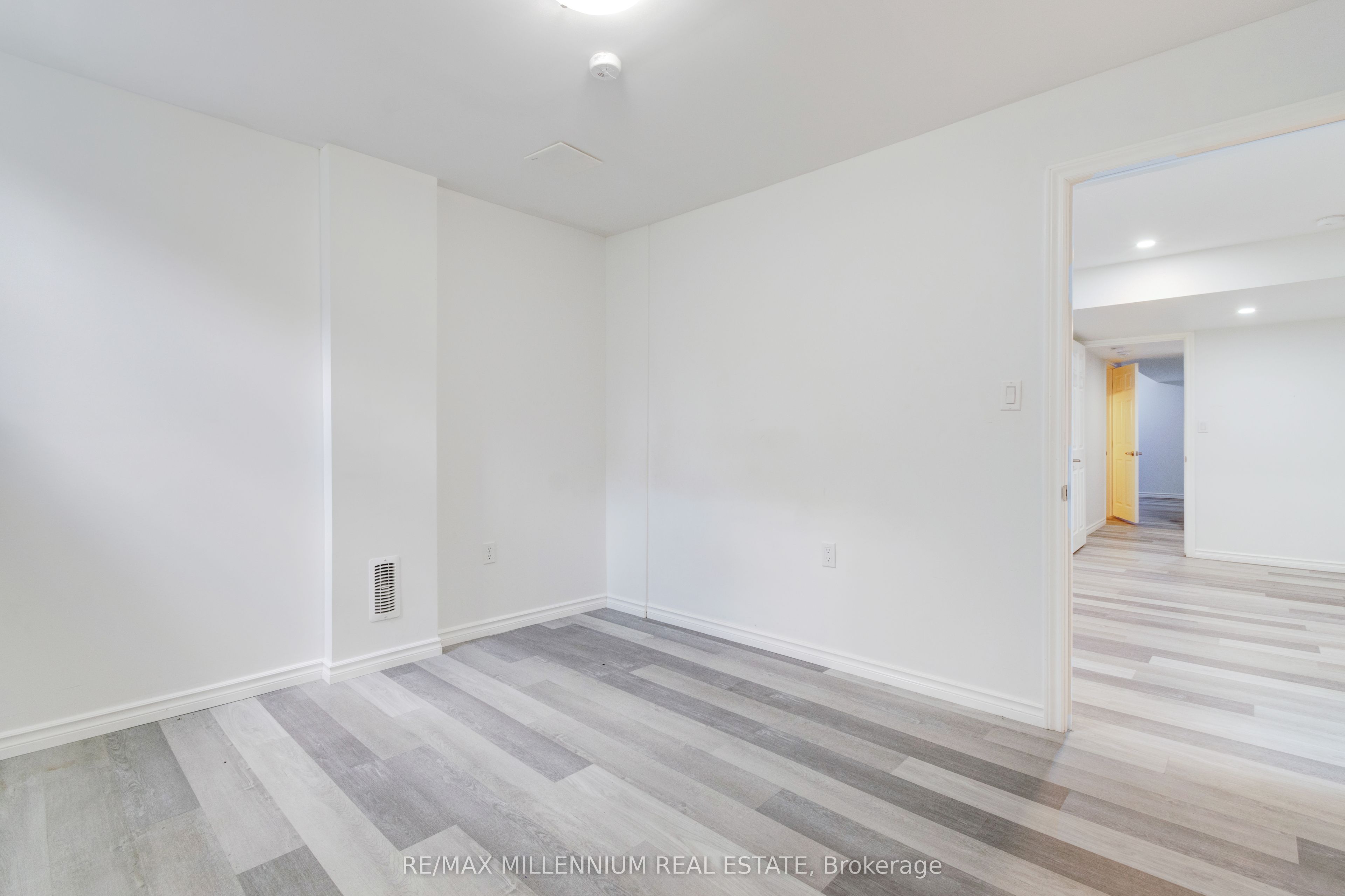 481 Bessborough Drive Property Photo 25