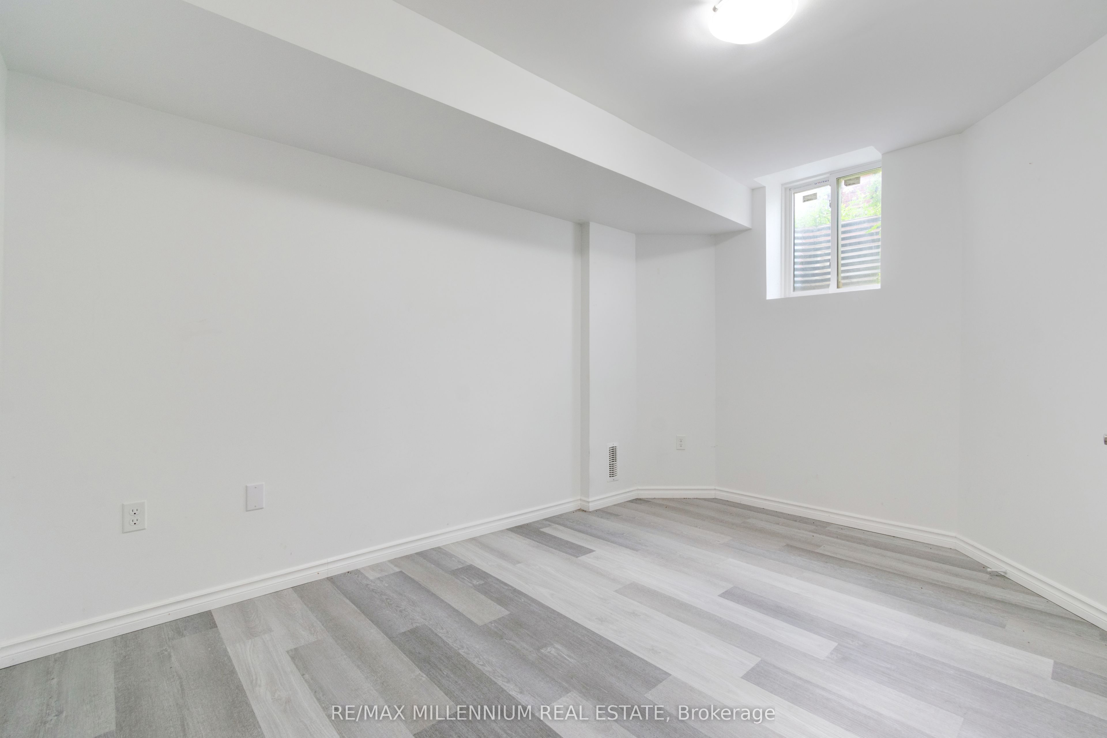 481 Bessborough Drive Property Photo 27
