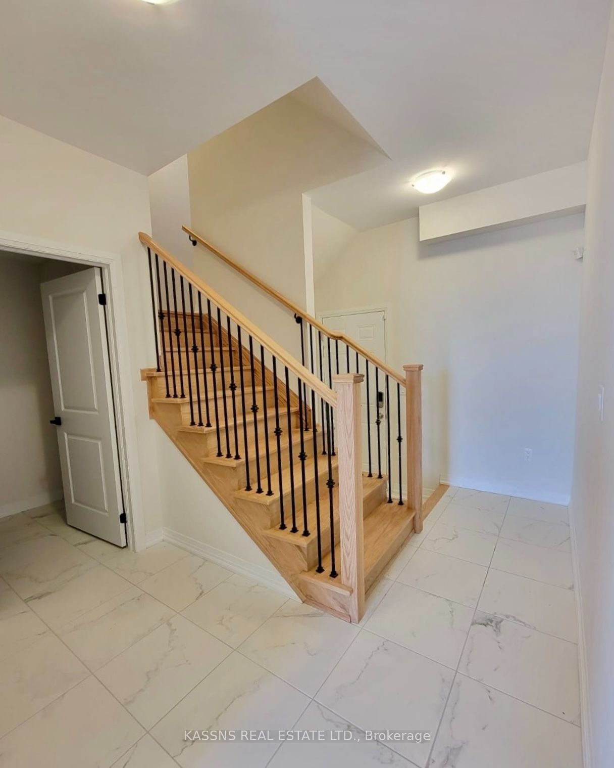 3305 Sixth Line Property Photo 7
