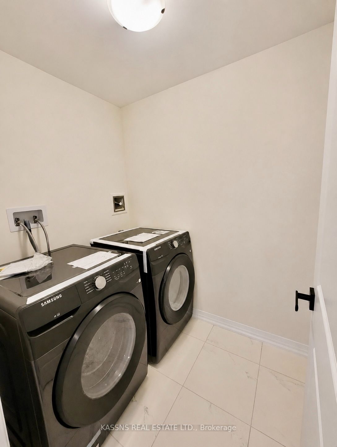 3305 Sixth Line Property Photo 8