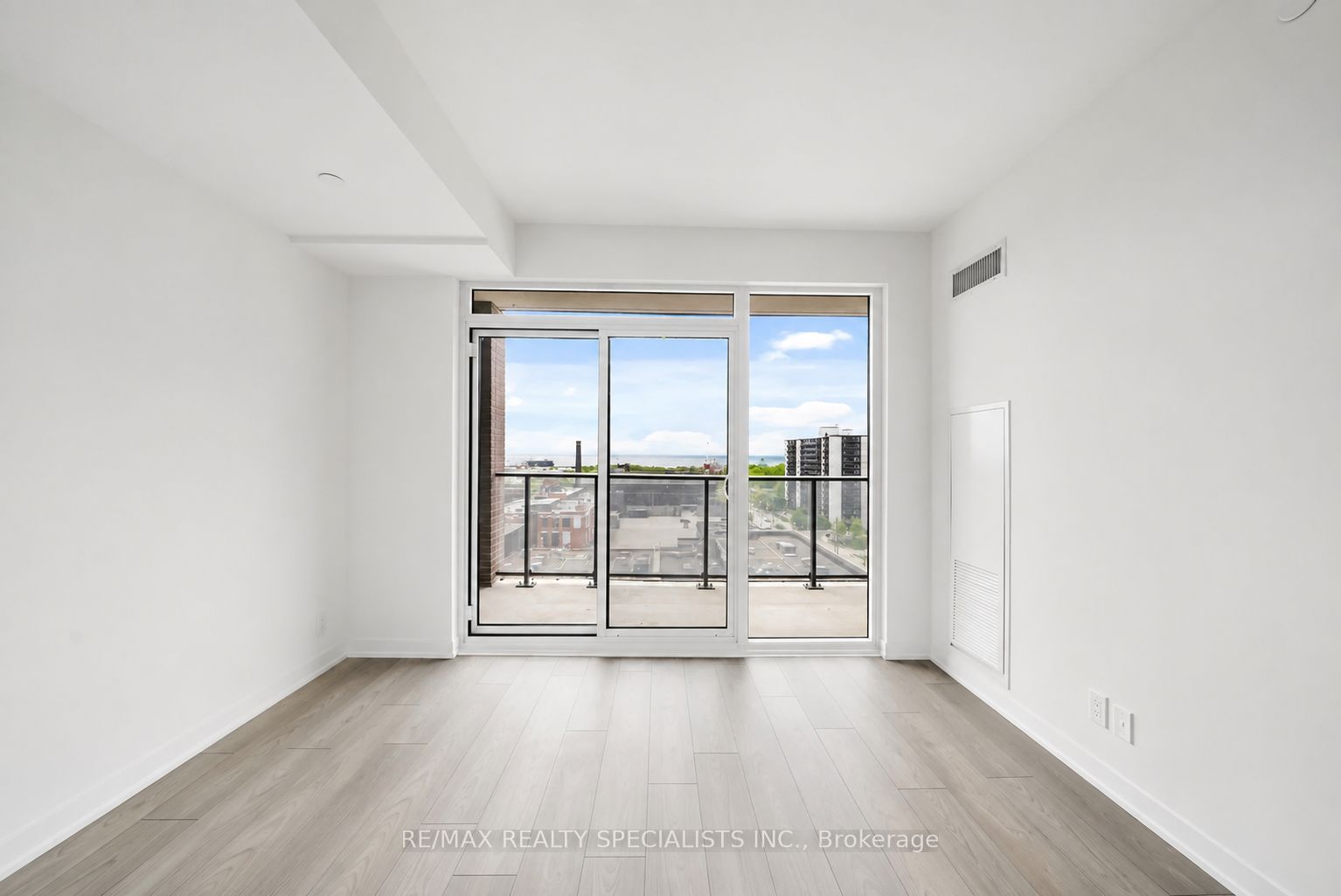 285 Dufferin Street 817 Property Photo 11