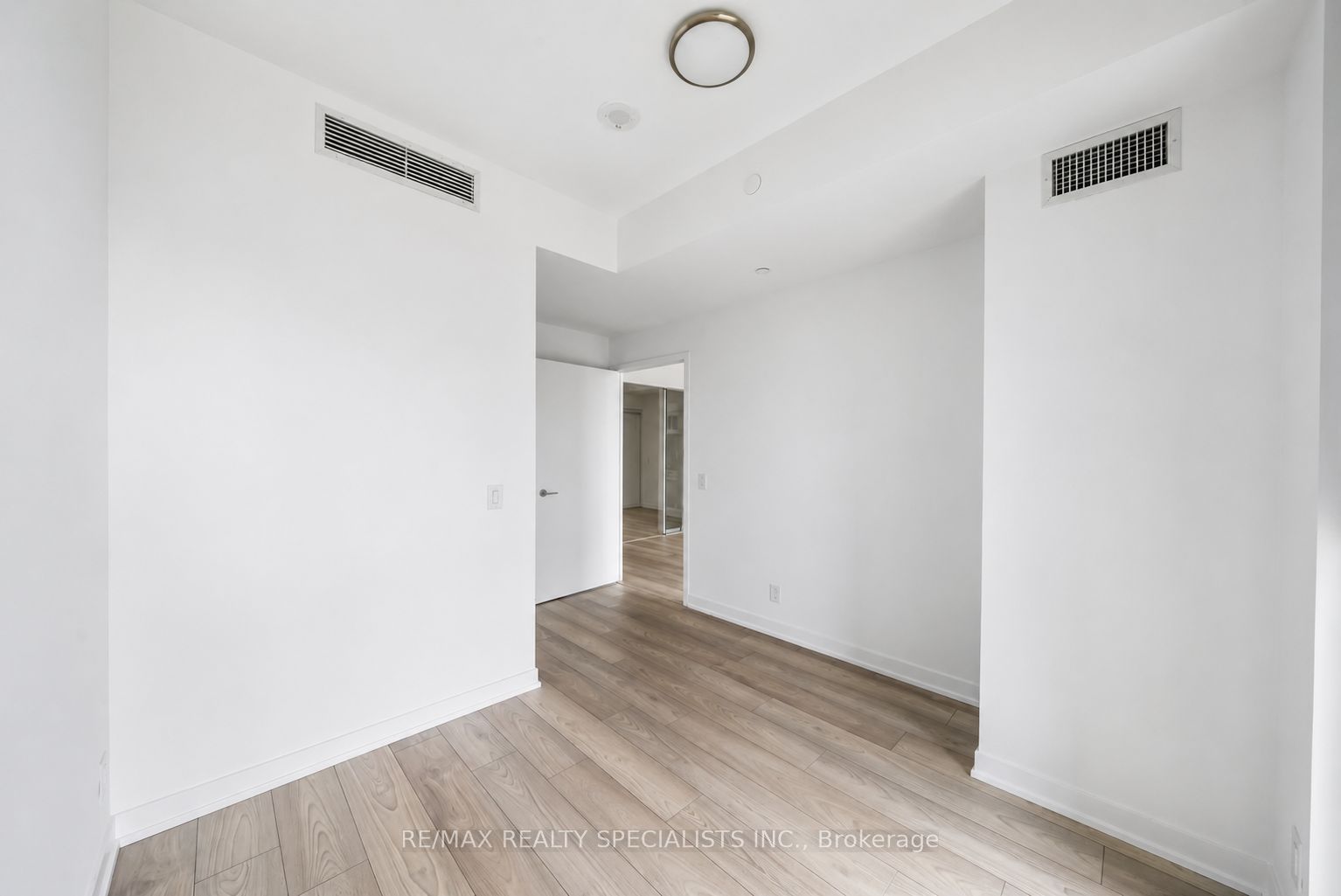 285 Dufferin Street 817 Property Photo 15