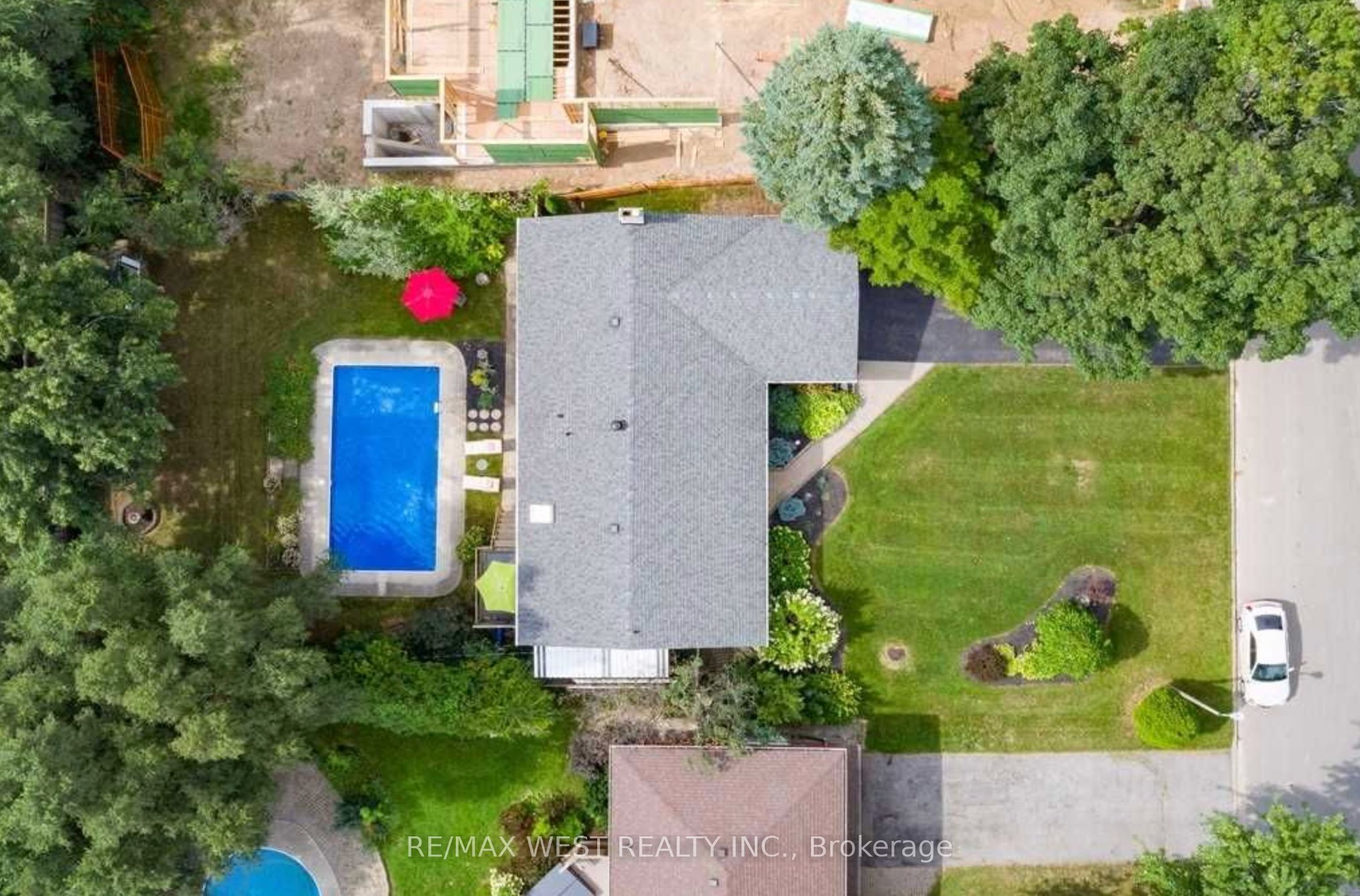 1566 Venetia Drive Property Photo 2