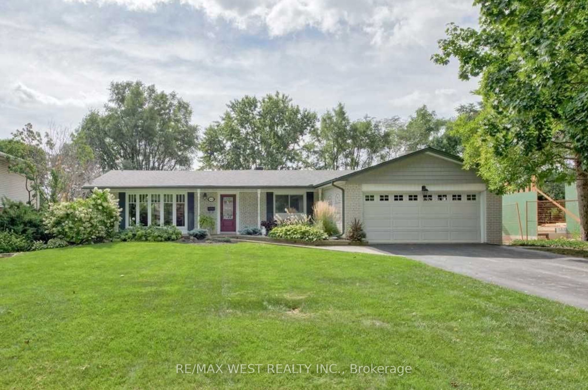1566 Venetia Drive Property Photo 3