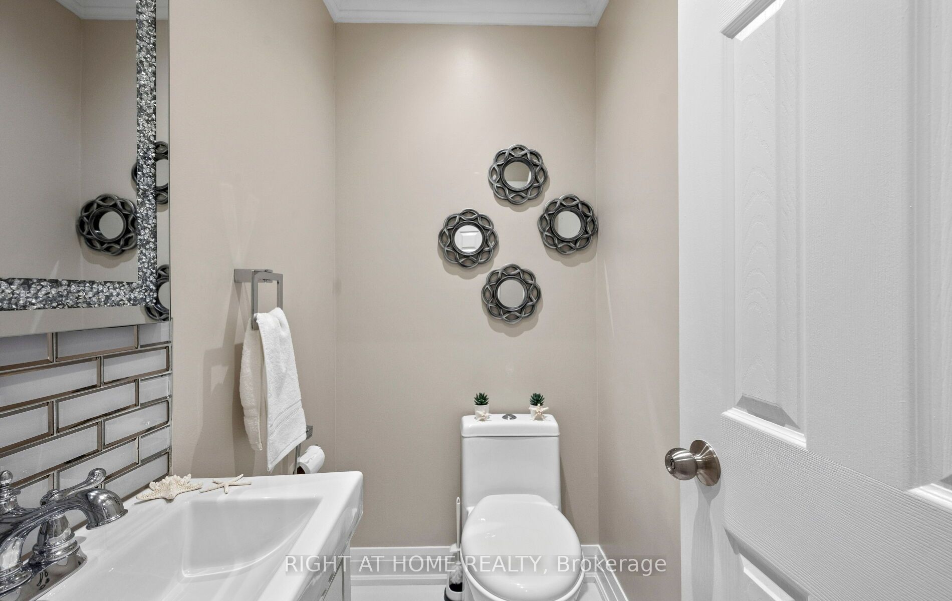 5491 Schueller Crescent Property Photo 20