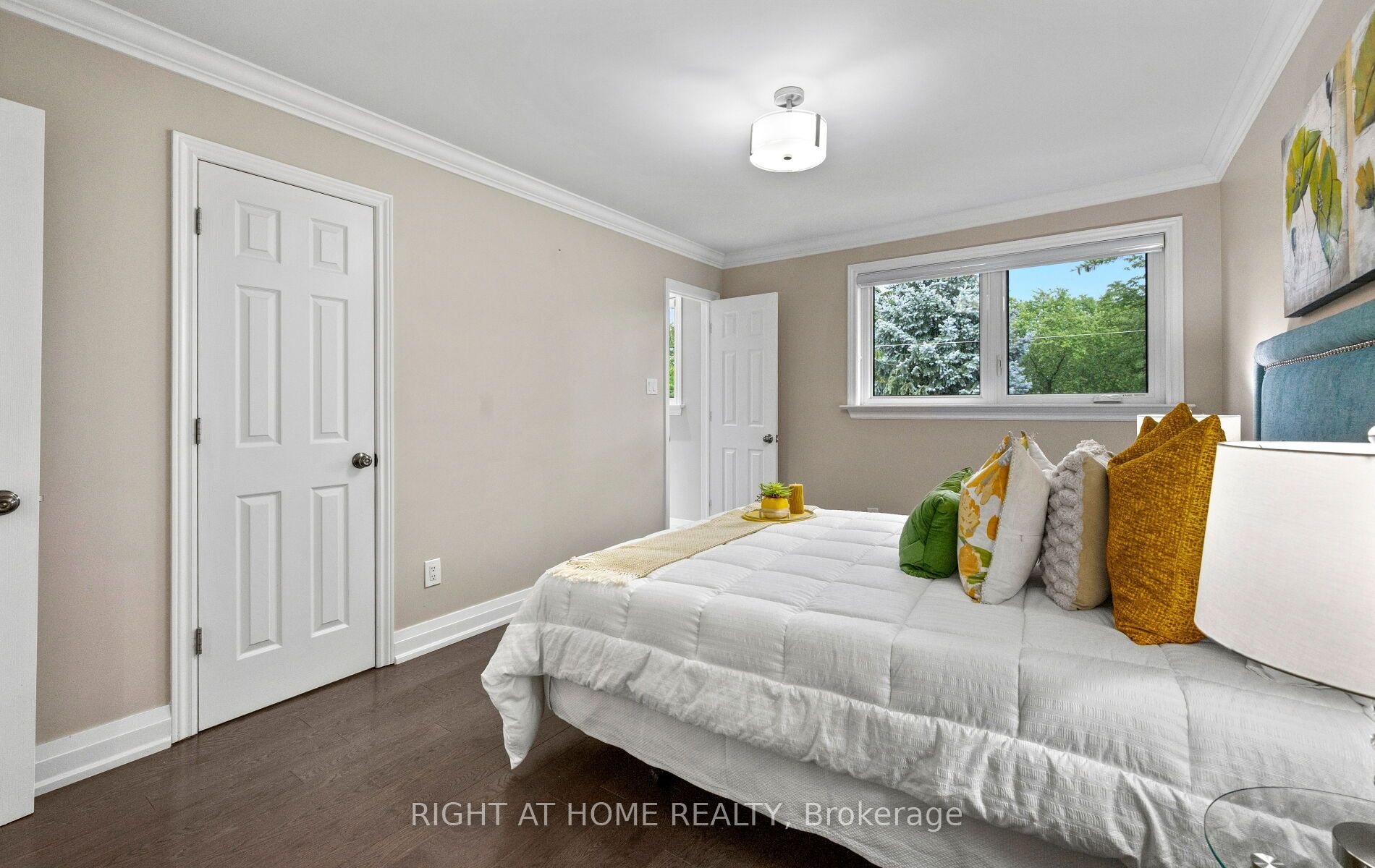 5491 Schueller Crescent Property Photo 26