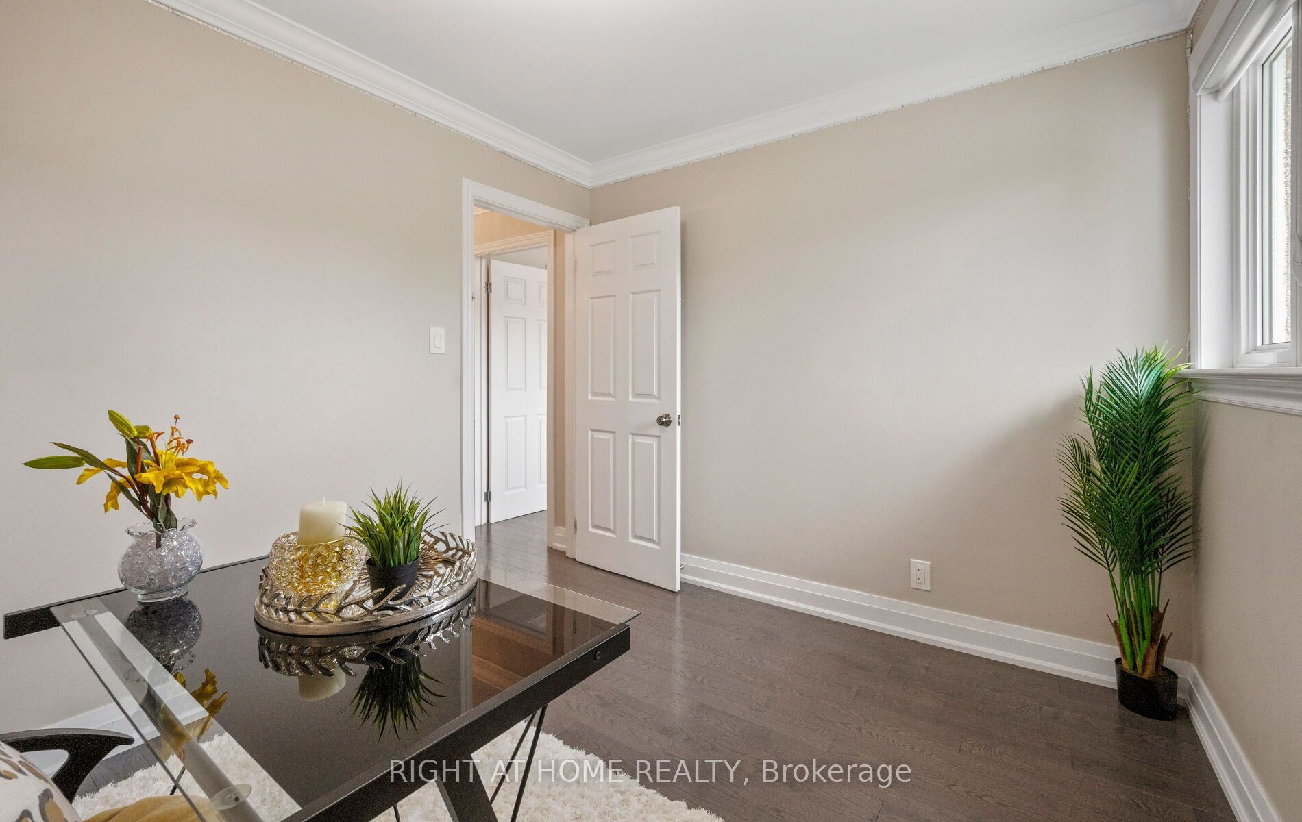 5491 Schueller Crescent Property Photo 34