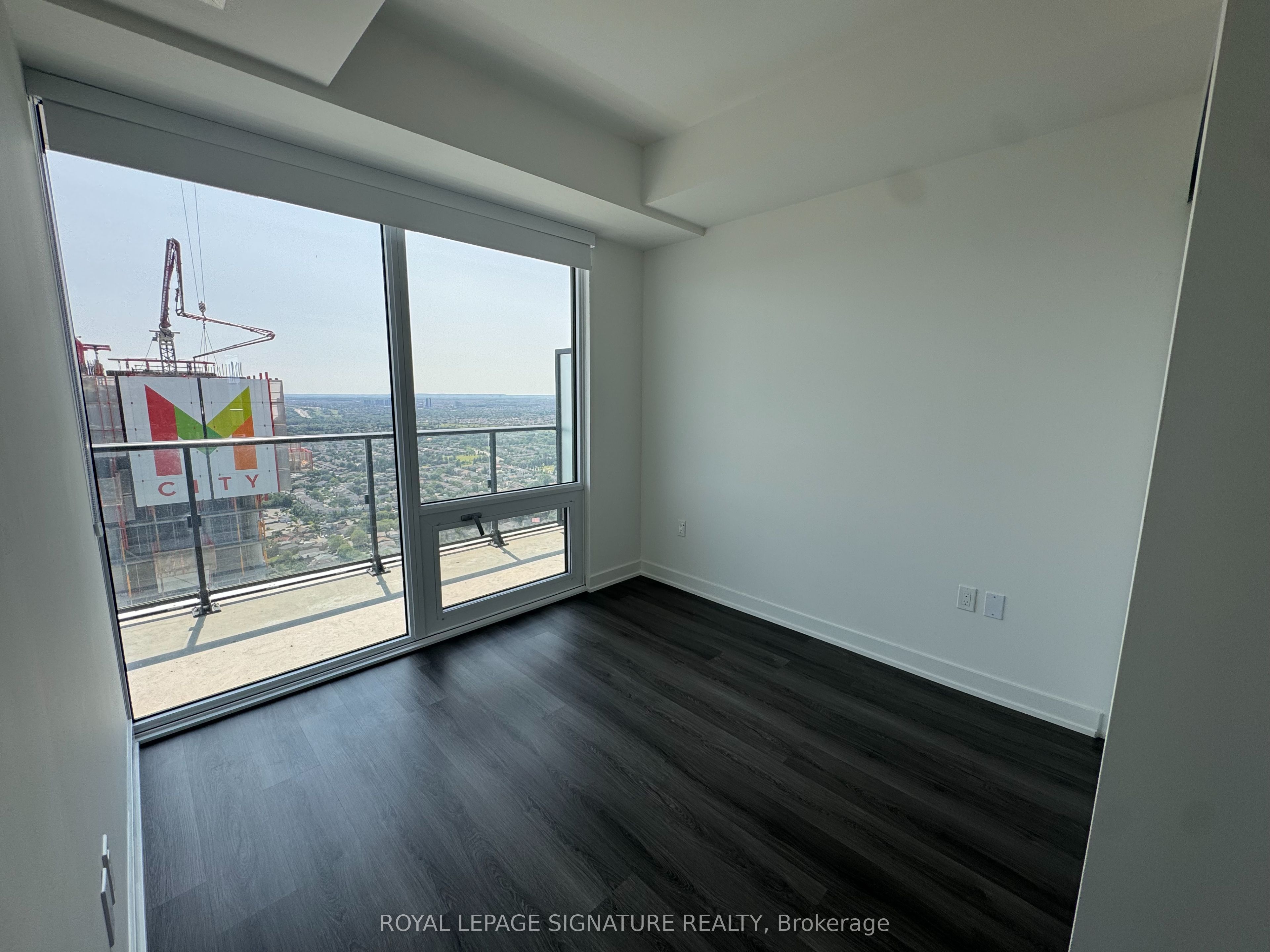 448 Burnhamthorpe Road W 4601 Property Photo 4
