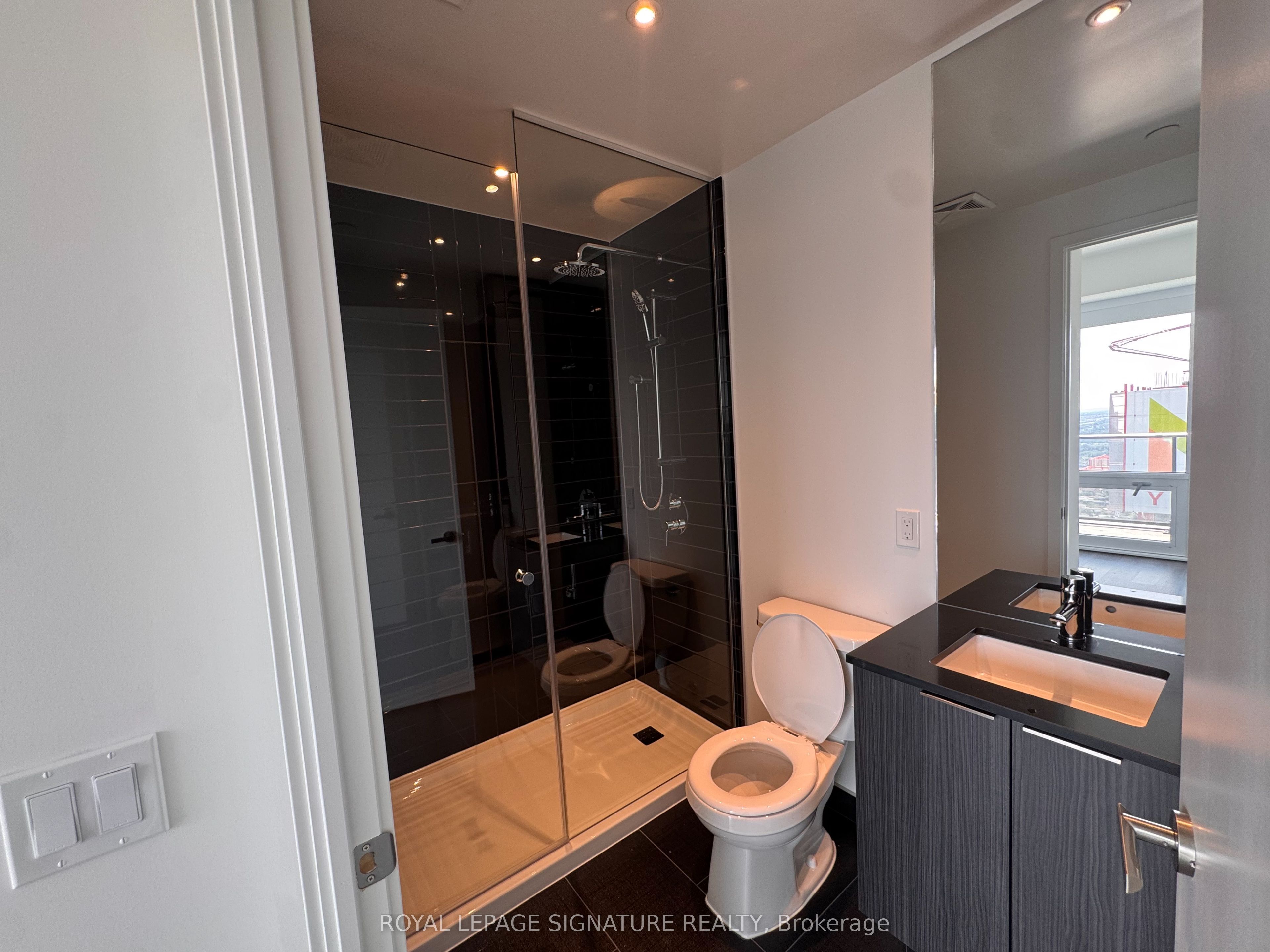 448 Burnhamthorpe Road W 4601 Property Photo 7