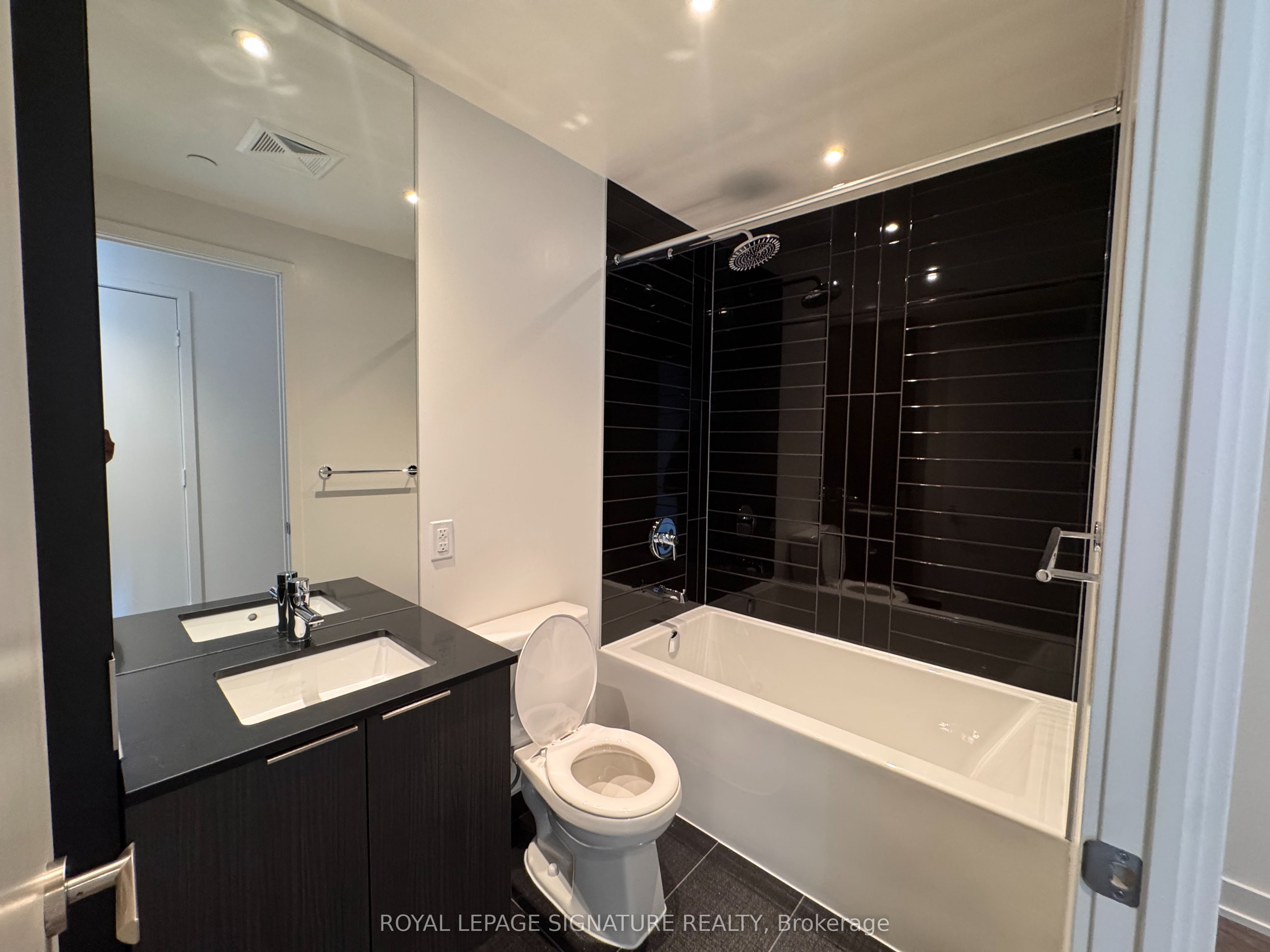 448 Burnhamthorpe Road W 4601 Property Photo 14