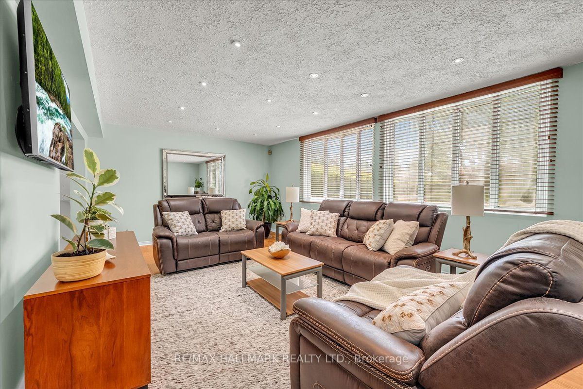 433 Seabourne Drive Property Photo 5