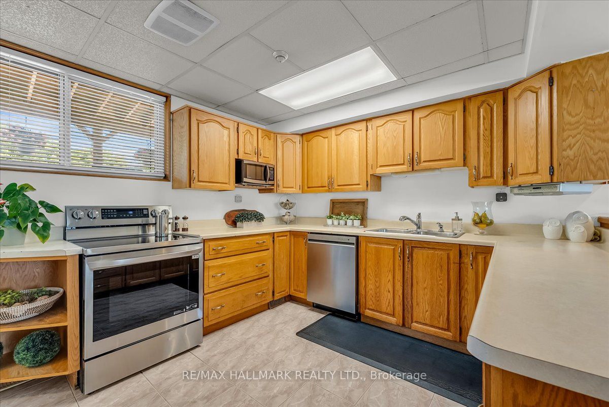 433 Seabourne Drive Property Photo 10